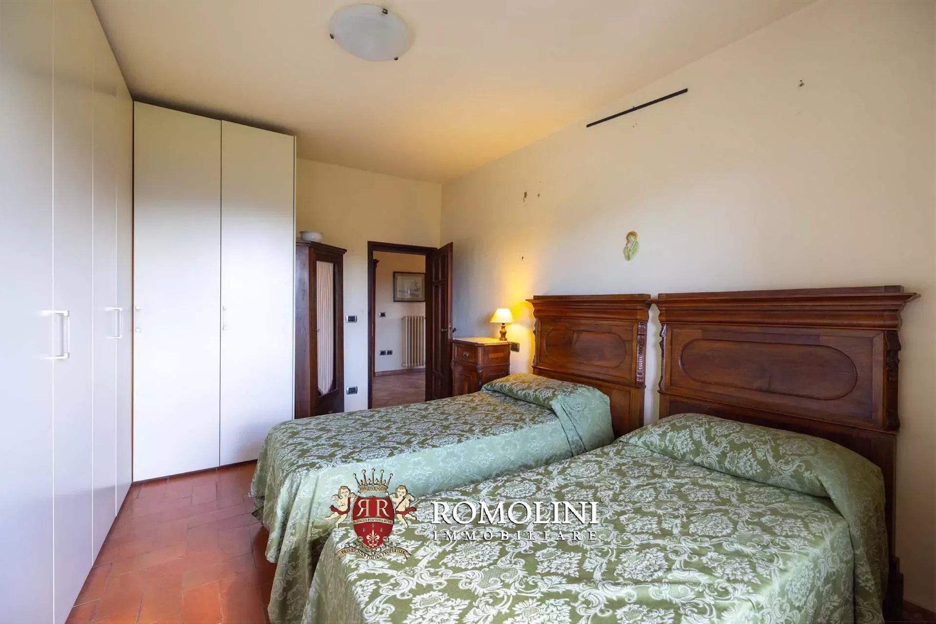 34 Bedroom Vineyard's Image 101