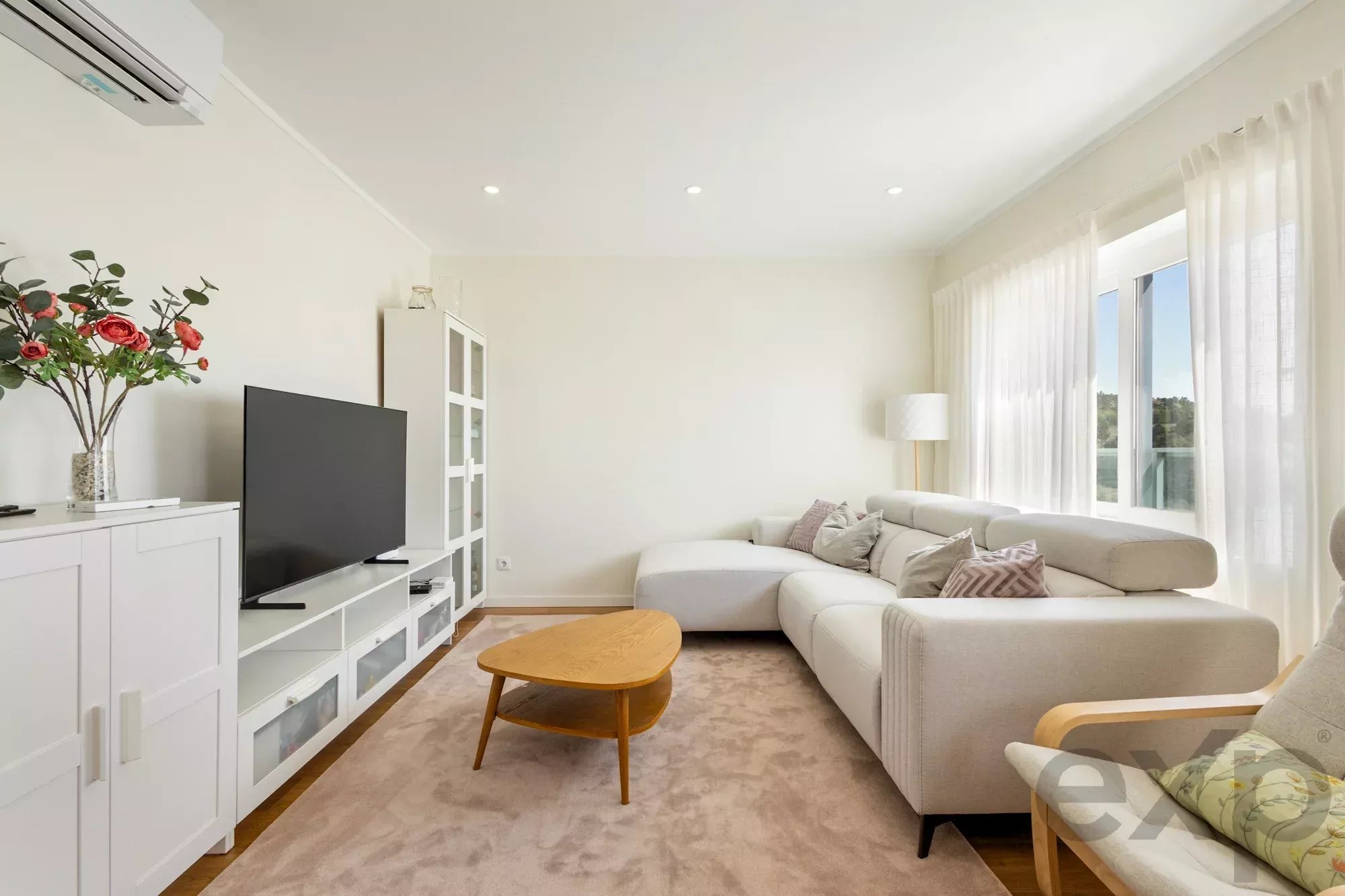 Amazing Two‑Bedroom Apartment with River View and Garage 87152839 image 11
