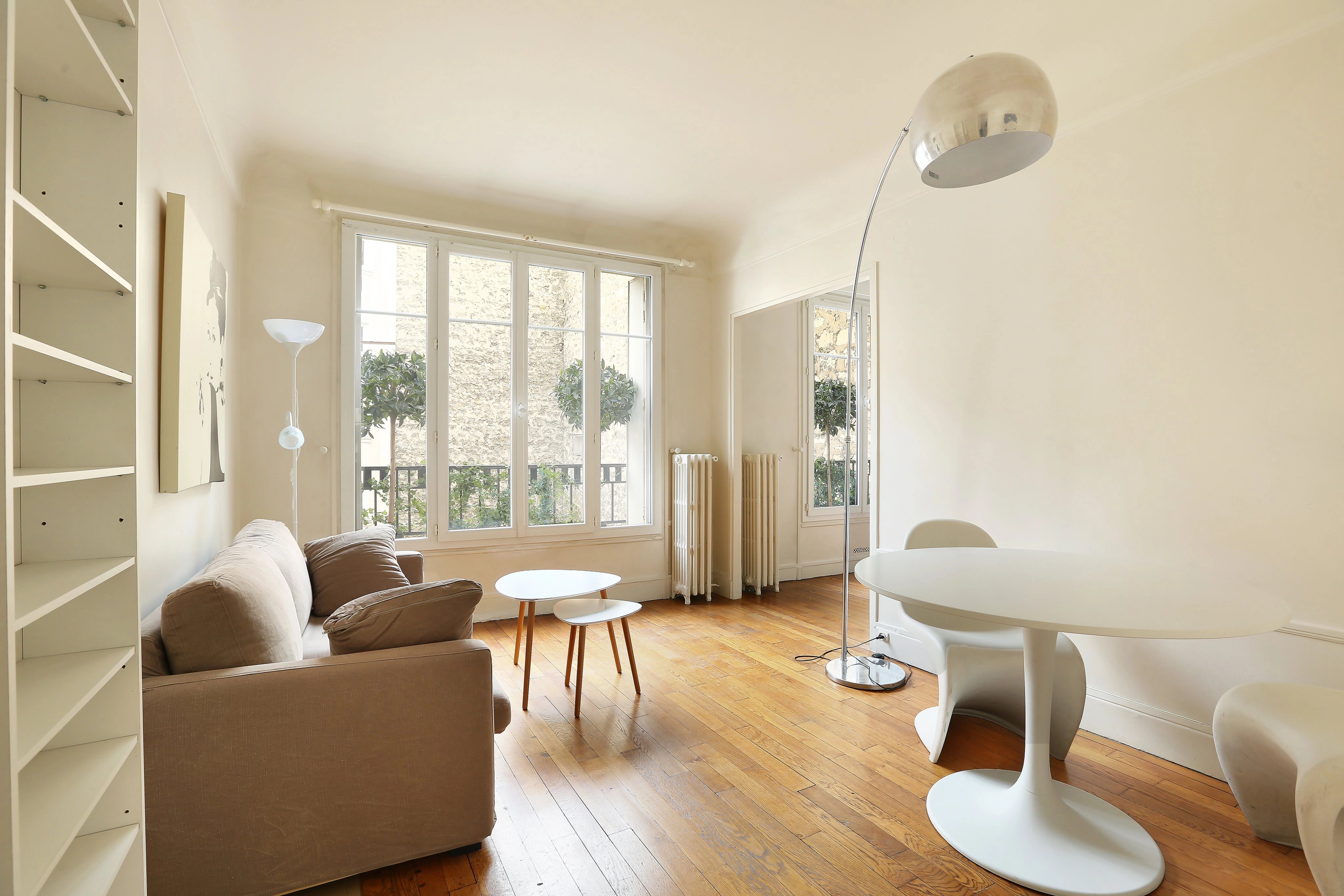 Paris 16th District – A bright and peaceful furnished 2-room apartment. Rue de Longchamp.