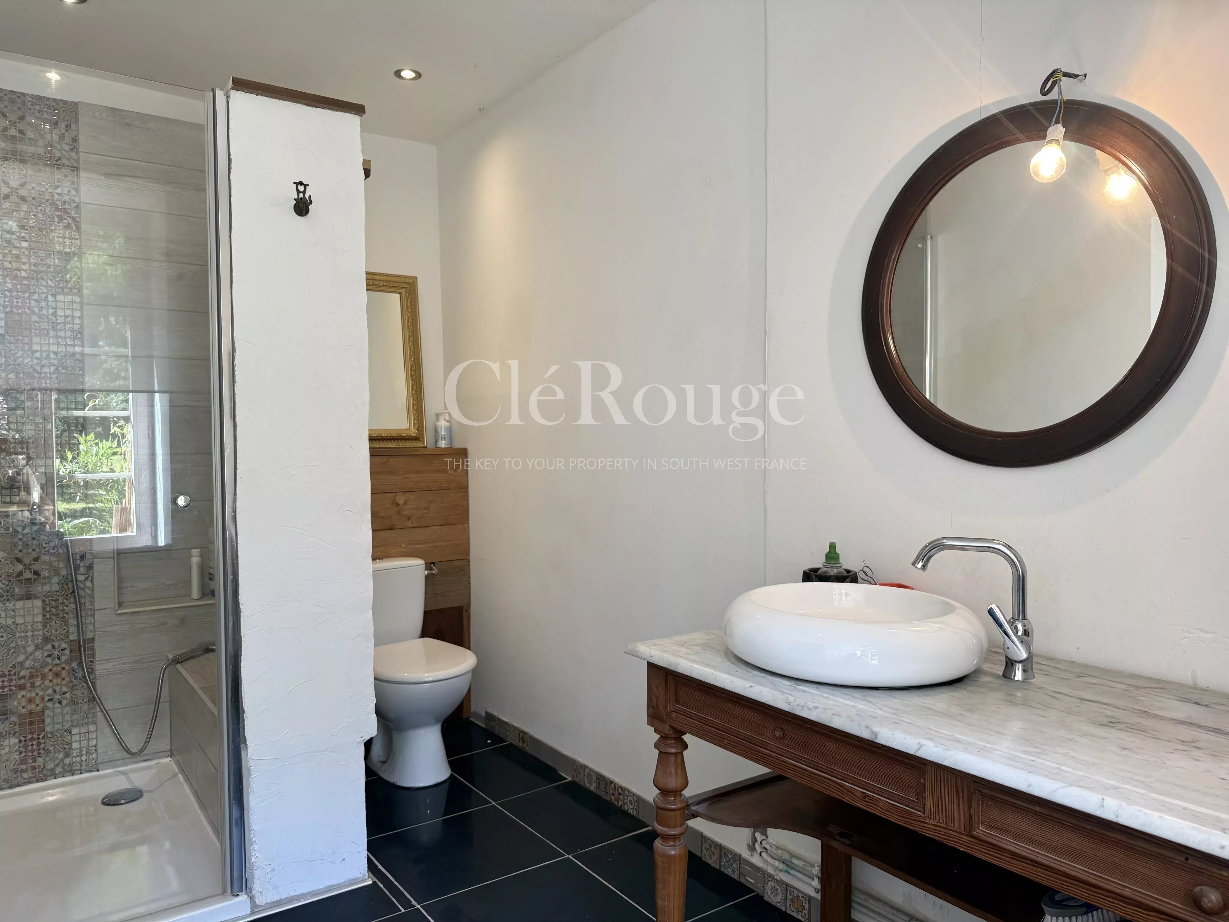 15 minutes from Monségur – Stunning 5-bedroom stone property