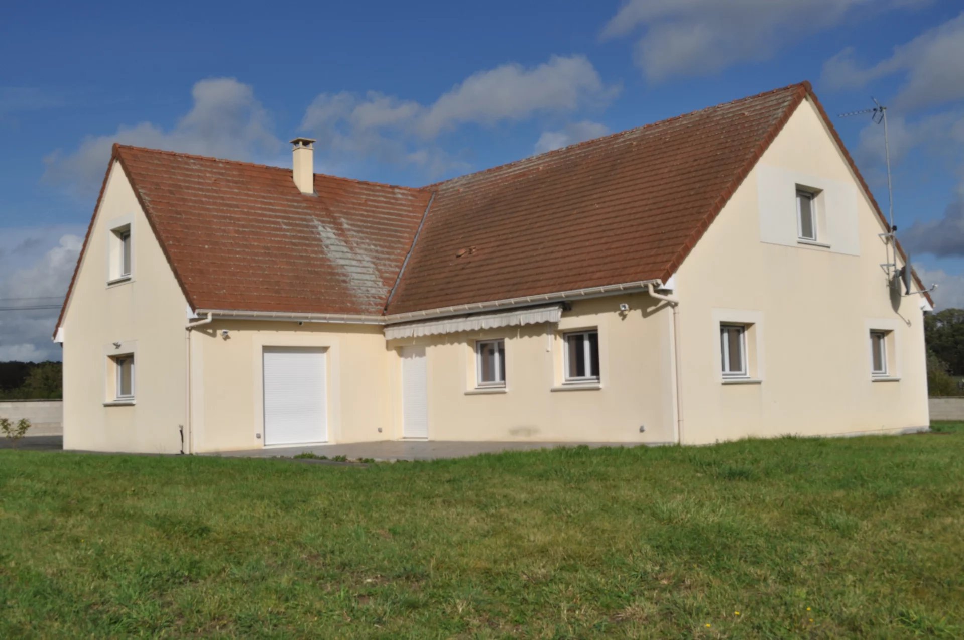 Maison : 10 pièces : sept chambres : 240 m² : 9961 m² de terrain