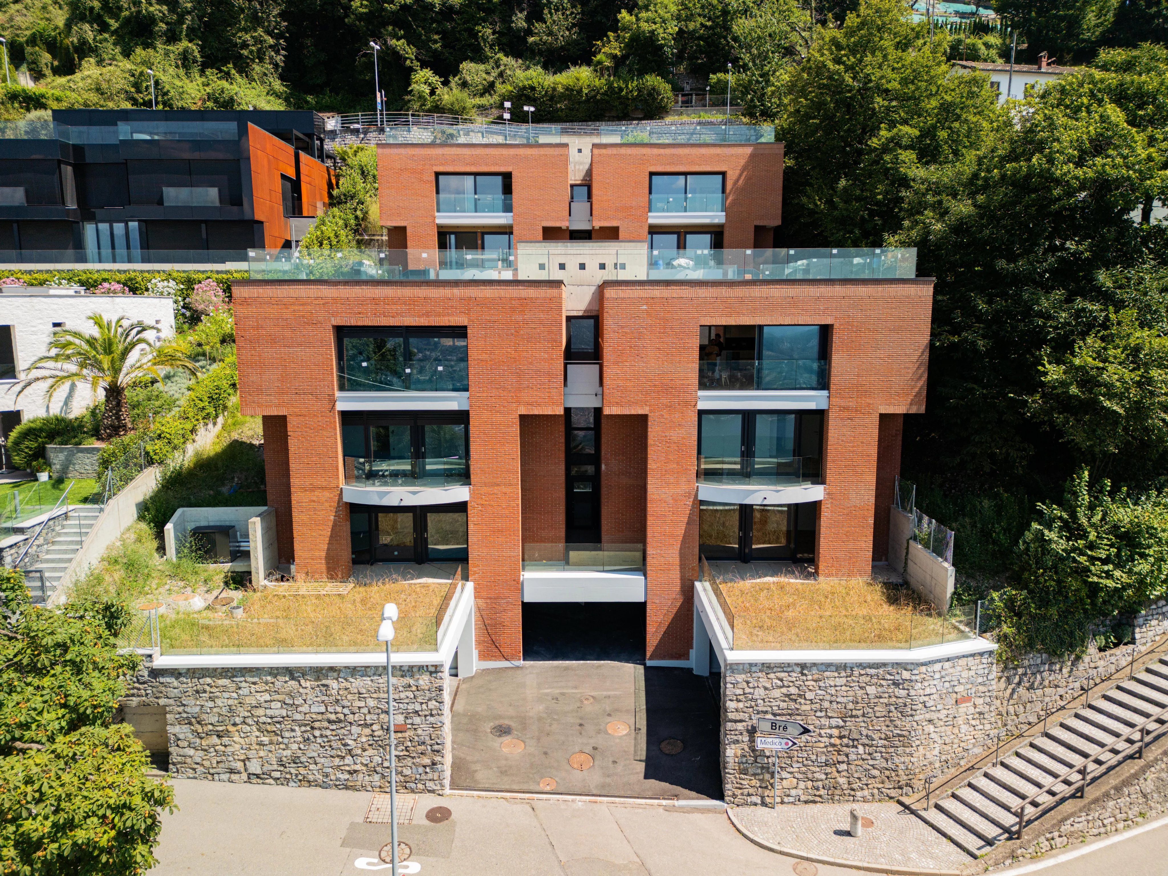 Sophisticated Lakeview Villa - Modern Elegance Redefined