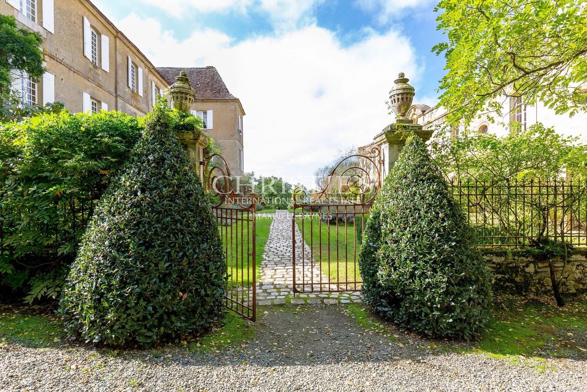 13 Bedroom Chateau's Image 15