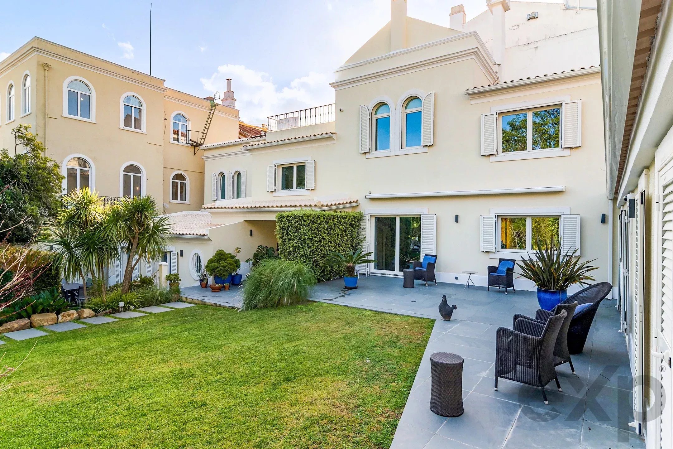 Monte Estoril: Charming 5-bed Villa with large garden and pool 86644506 image 3