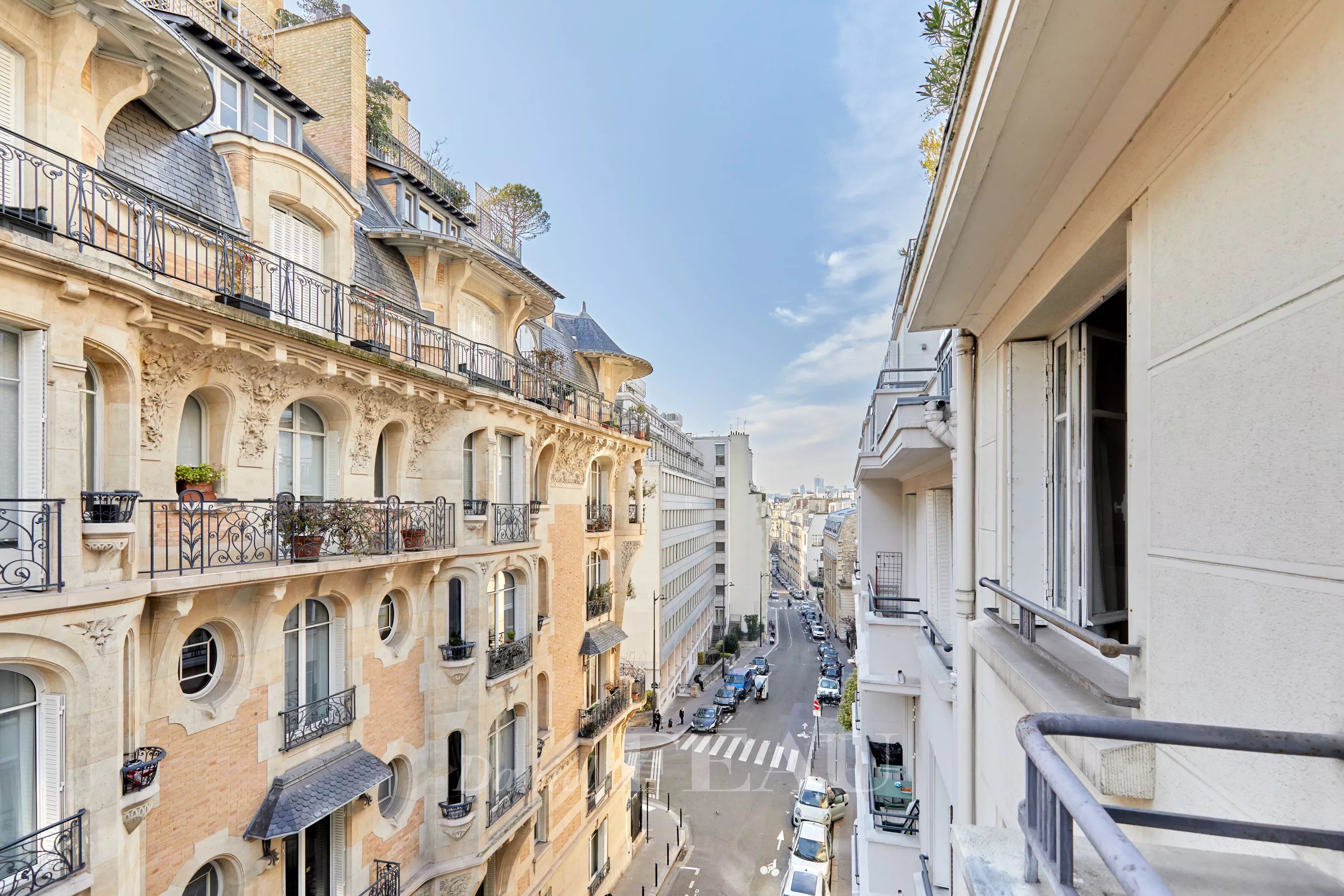 Dégagement de la rue Scheffer depuis le séjour