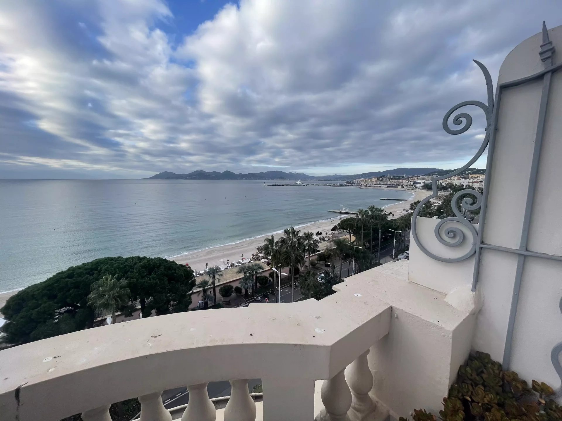CANNES CROISETTE AVANT DENIER ETAGE VUR MER PANARAMIQUE