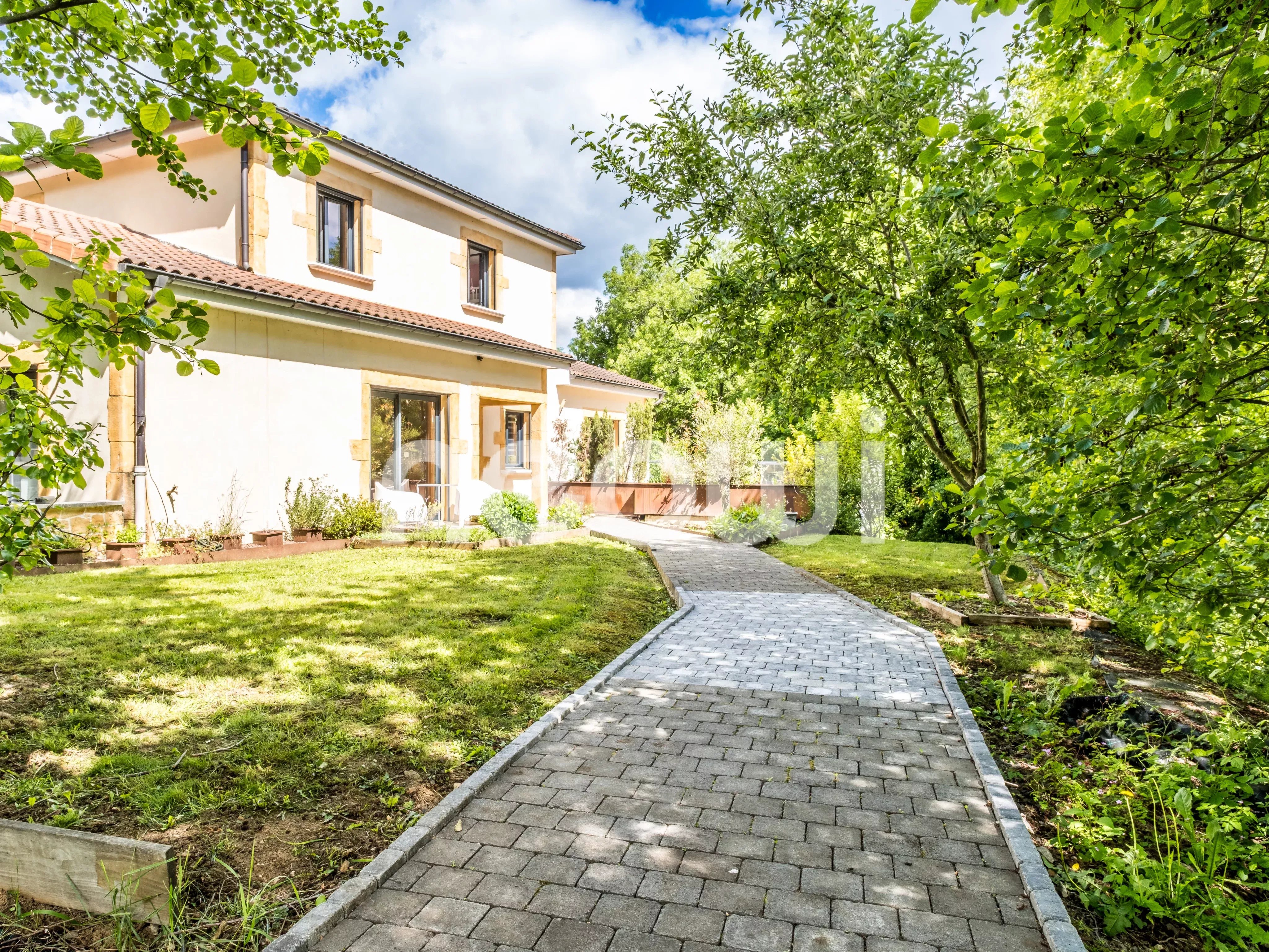 Maison contemporaine – 256 m², prestations premium et cadre verdoyant