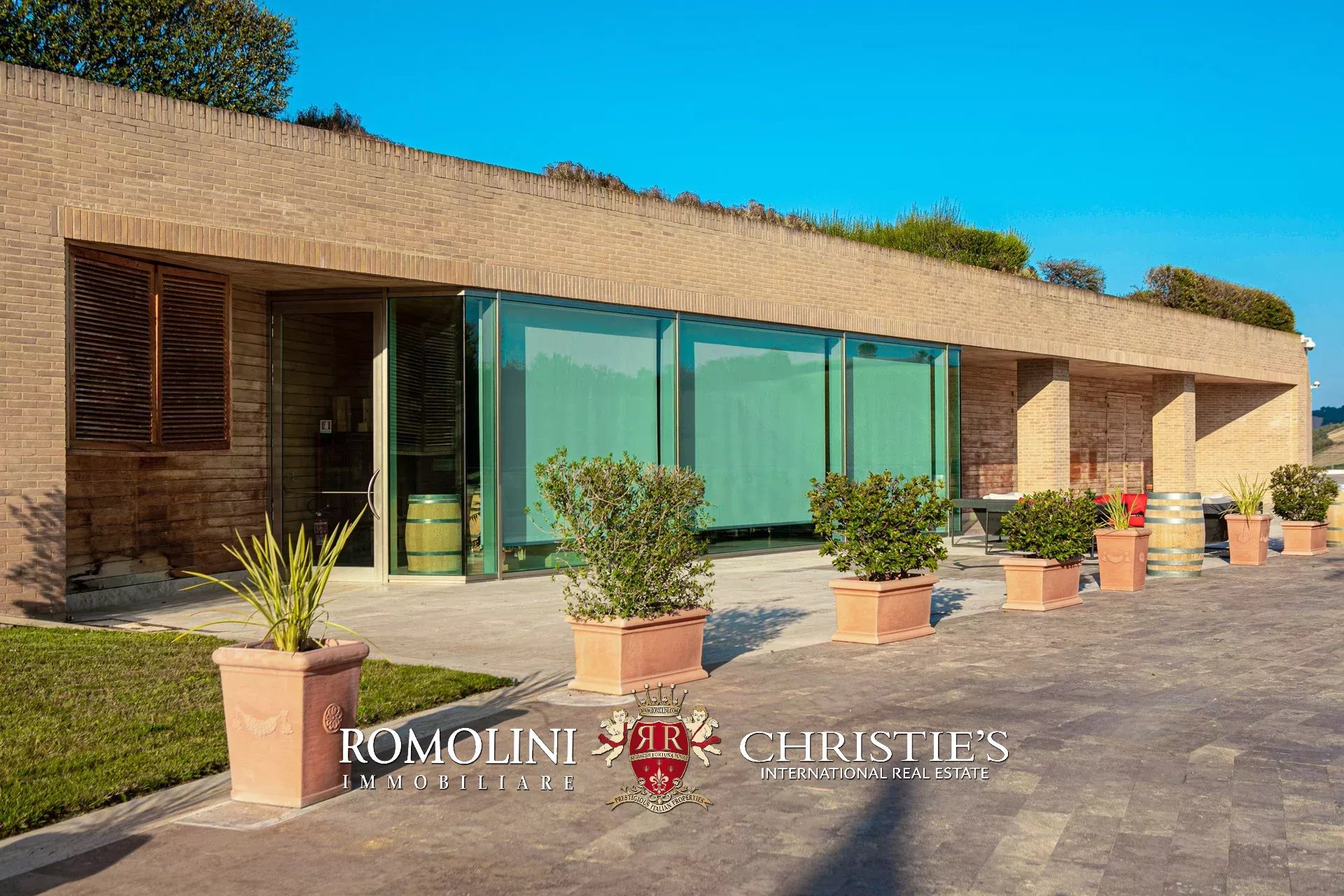 6 Bedroom Vineyard's Image 9