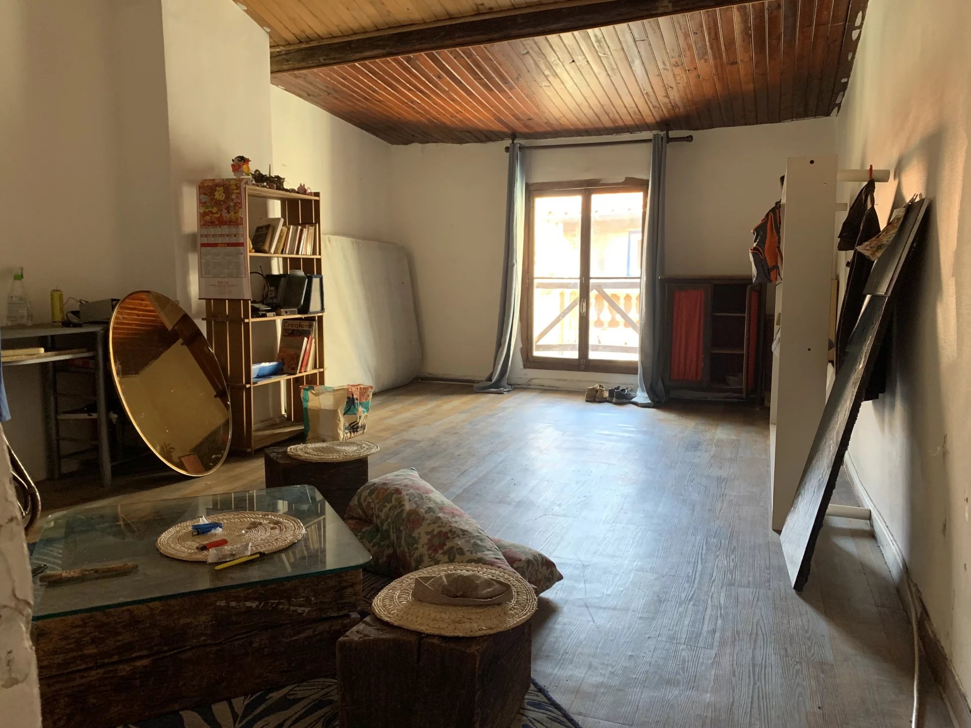 Grand studio - 38m² loué - proche centre-ville