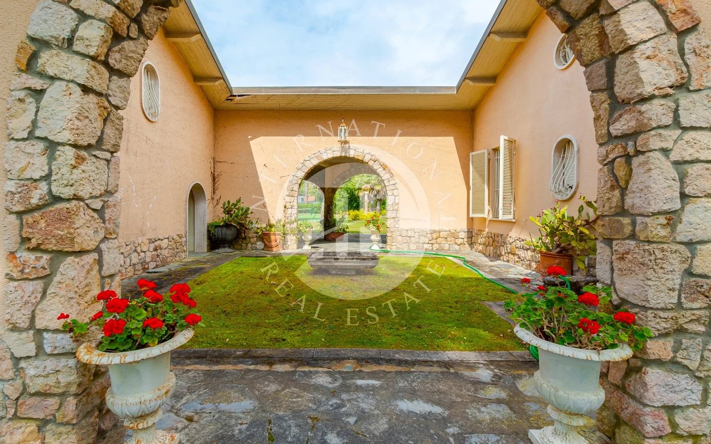 Villa in Massa - Image 4