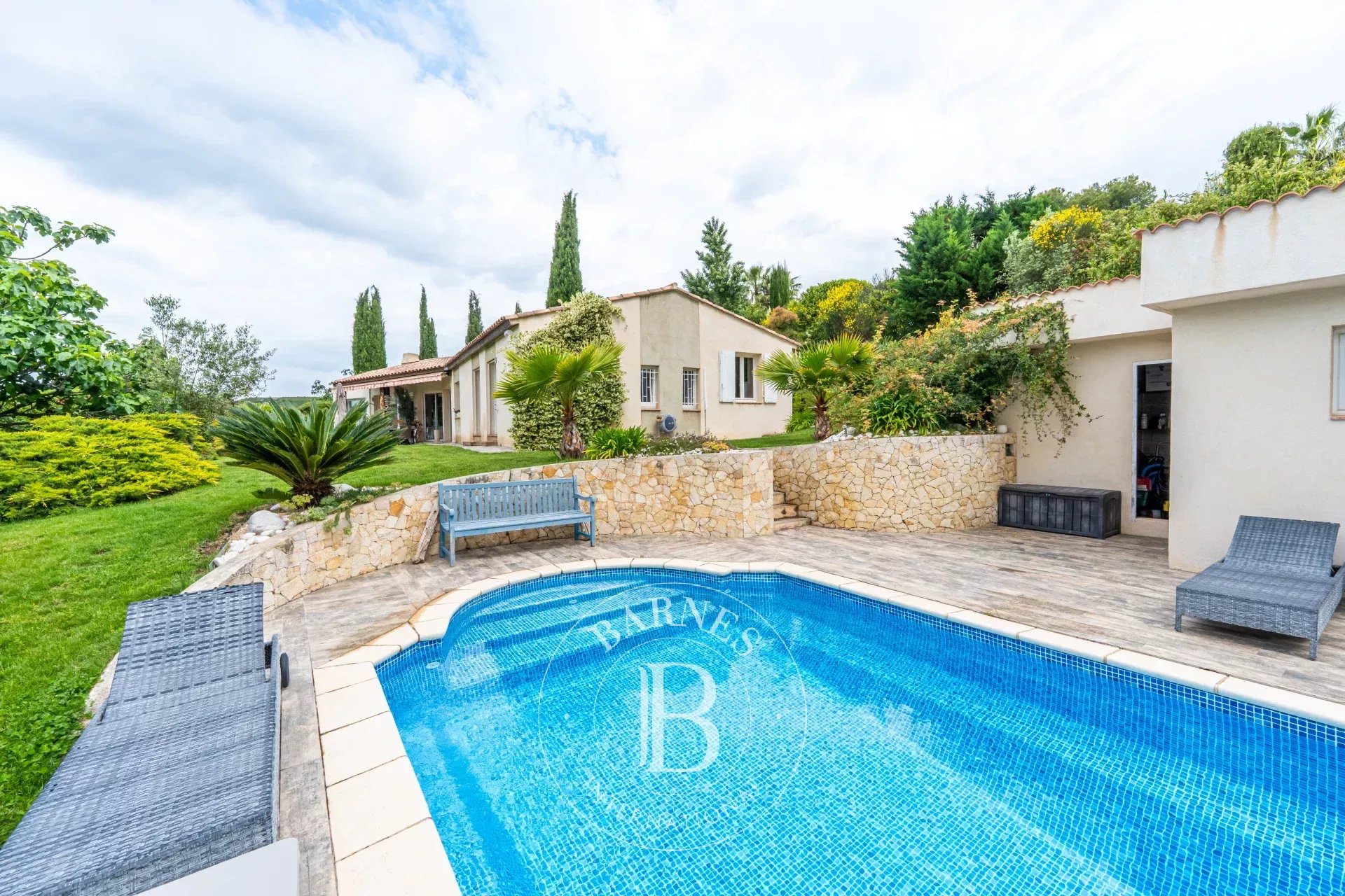 UNDER SALE OFFER - ÉGUILLES – SINGLE-STOREY VILLA – 205 SQM – INDEPENDENT ONE-BEDROOM APARTMENT – POOL – PANORAMIC VIEW – ABSOLUTE TRANQUILITY - picture 36