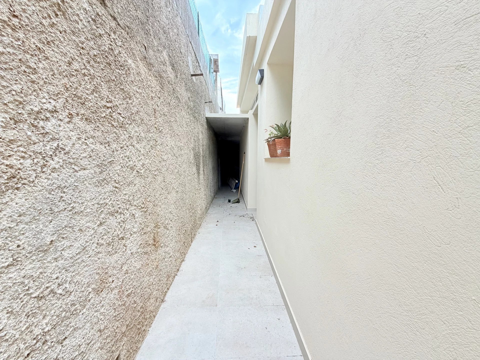 🏡 NICE BON VOYAGE – Fully Renovated Detached House of Approx. 102 sqm with Two Apartments, Terraces, Garden and Small Garage in a Private Estate