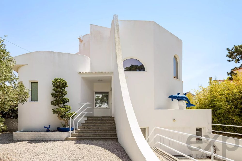 Excecional Moradia com Piscina e Anexo - Charneca da Caparica