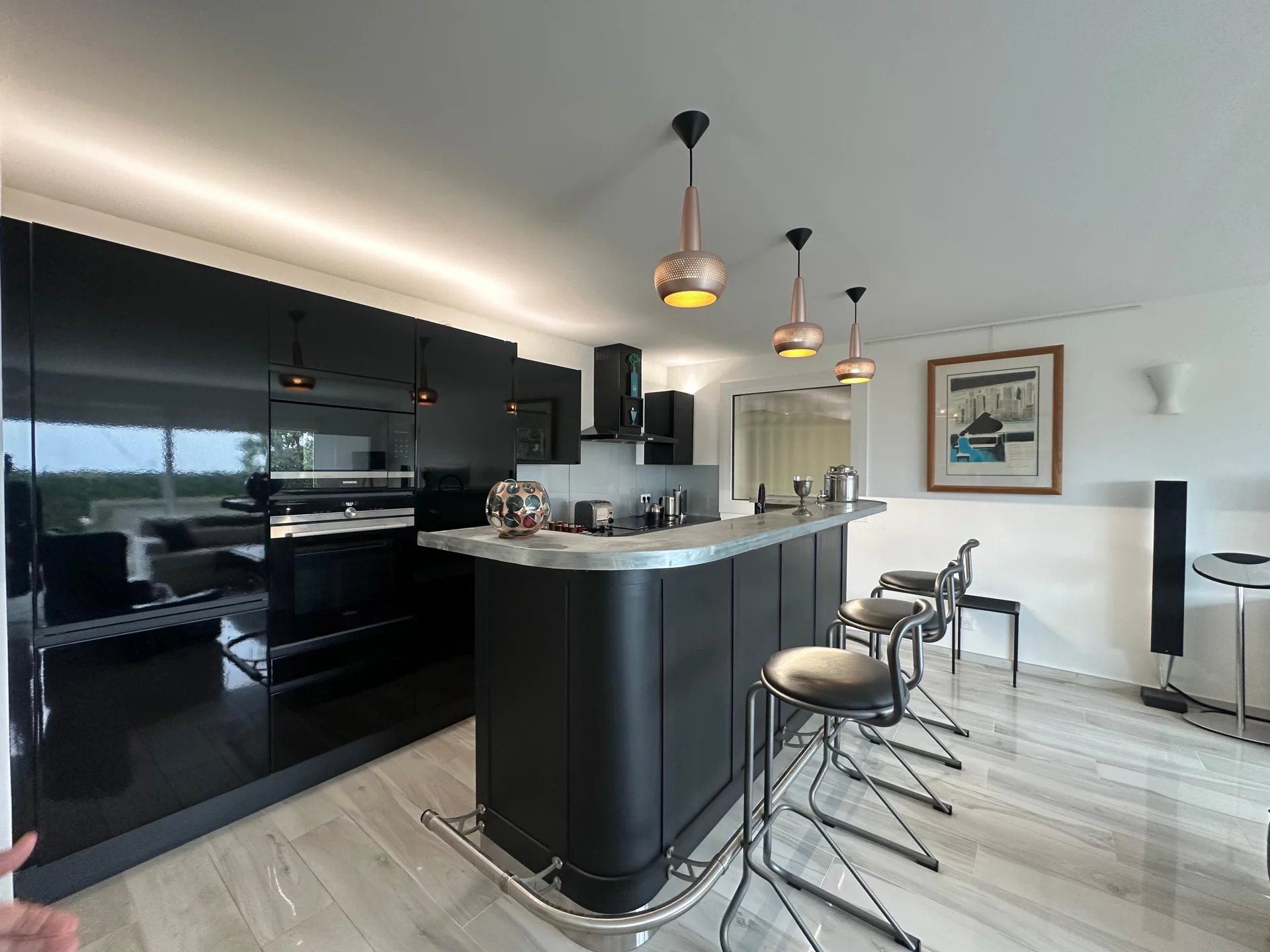 Stunning two-bedroom flat – with terrace, cellar and parking space