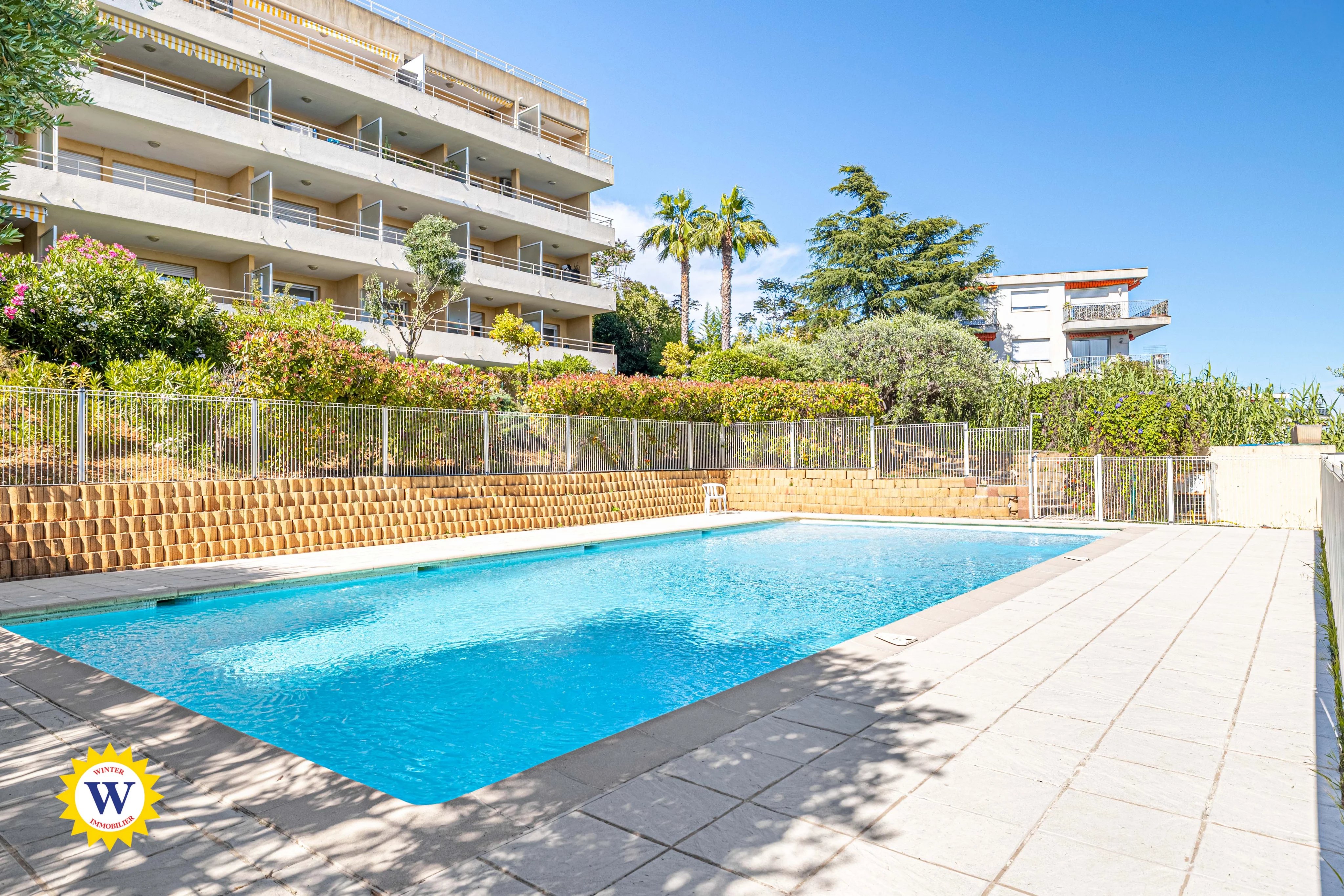 NICE OUEST - STUDIO AVEC TERRASSE ET PARKING - Photo 3