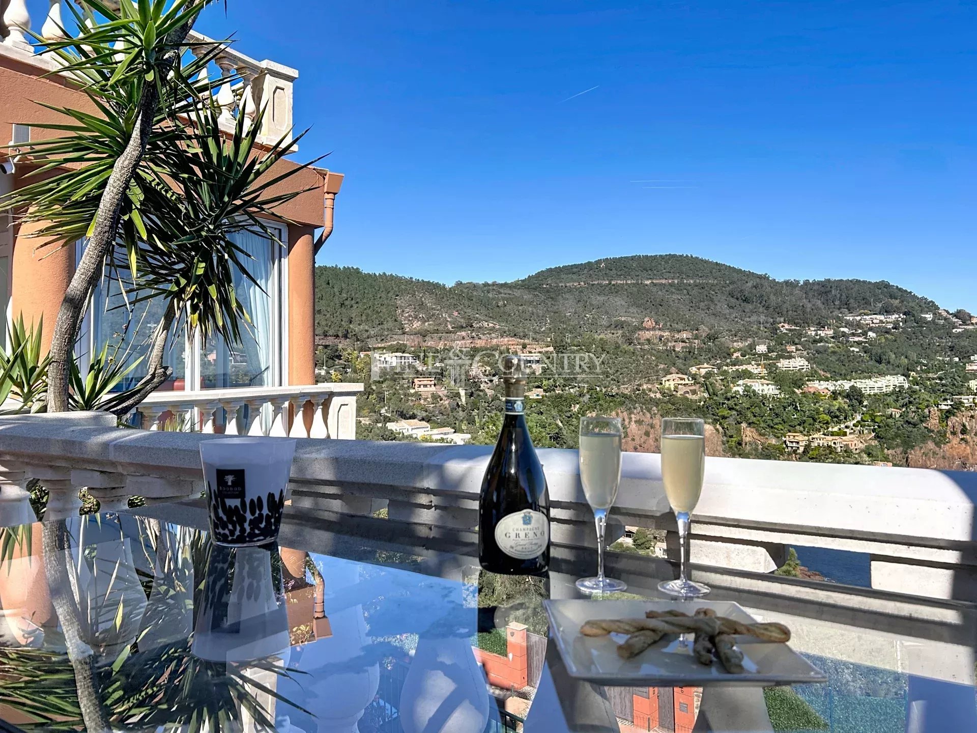 Photo of Sea View Apartment for sale in Theoule-sur-Mer