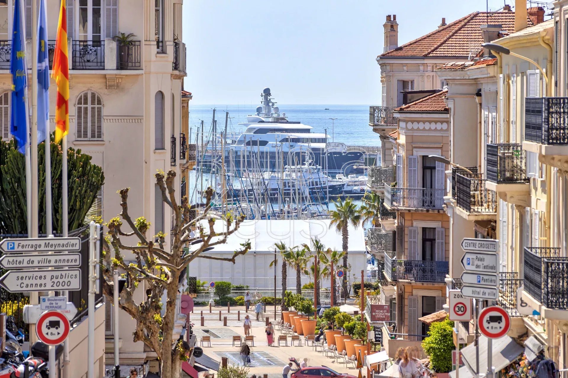CANNES – STADTZENTRUM: Charmante 2-Zimmer-Wohnung – Ideale Investionsanlage