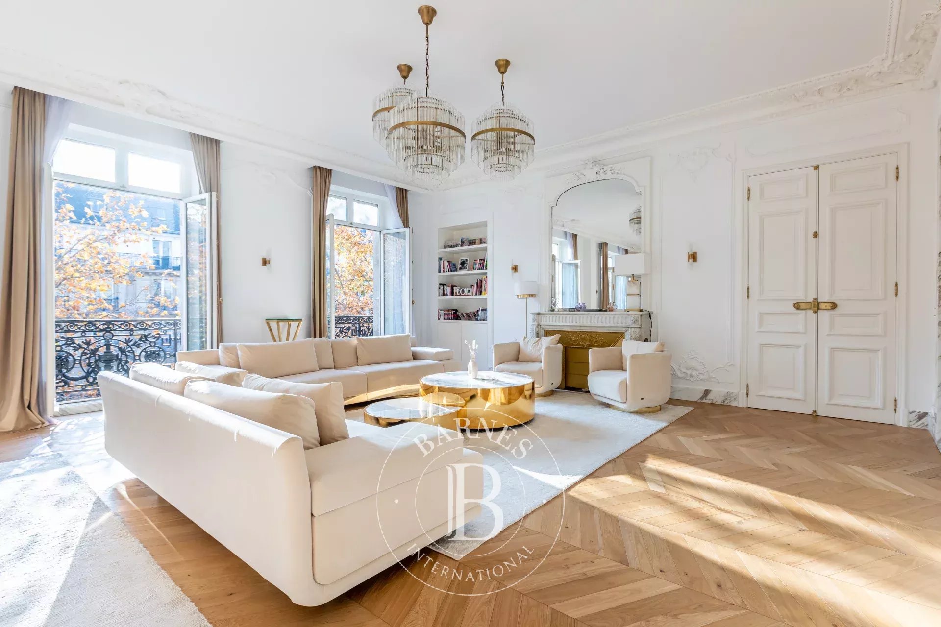 Paris 8th - Haussmann / Courcelles - Exceptional apartment - Beautiful volumes with open view facing south - 3 bedrooms