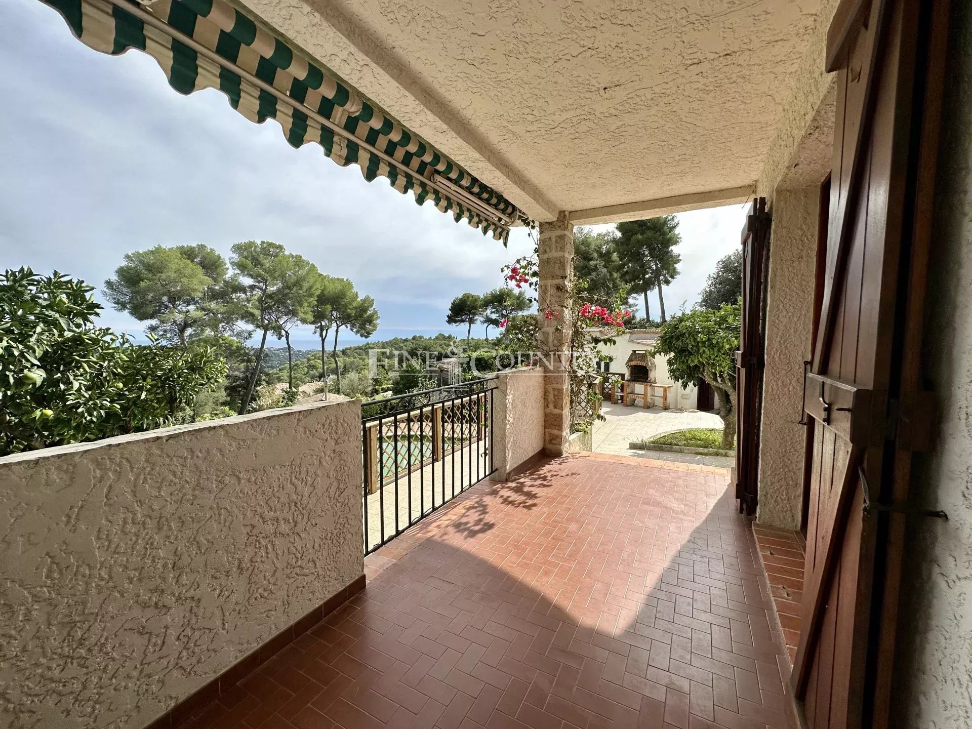 Photo of House for sale in Saint Paul de Vence with open view, to renovate