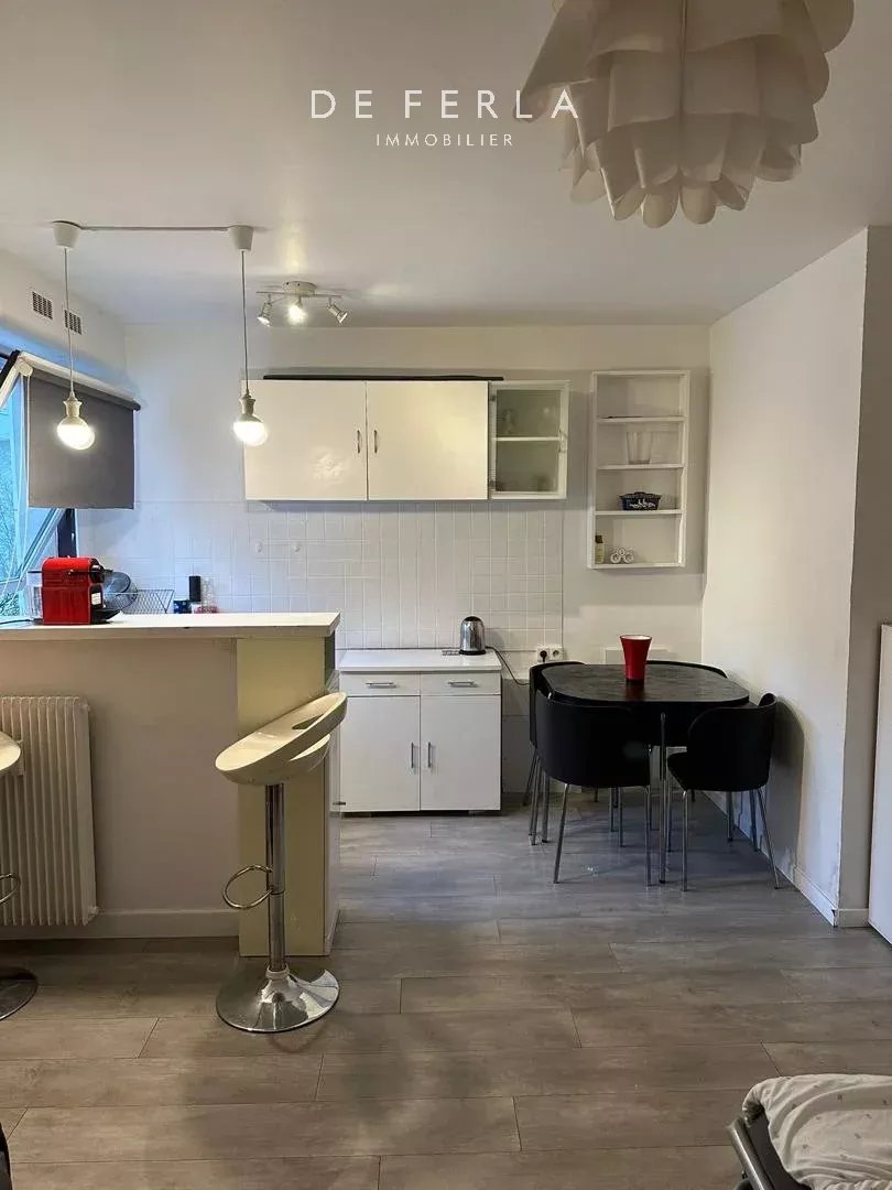 Paris XV - studio métro Convention