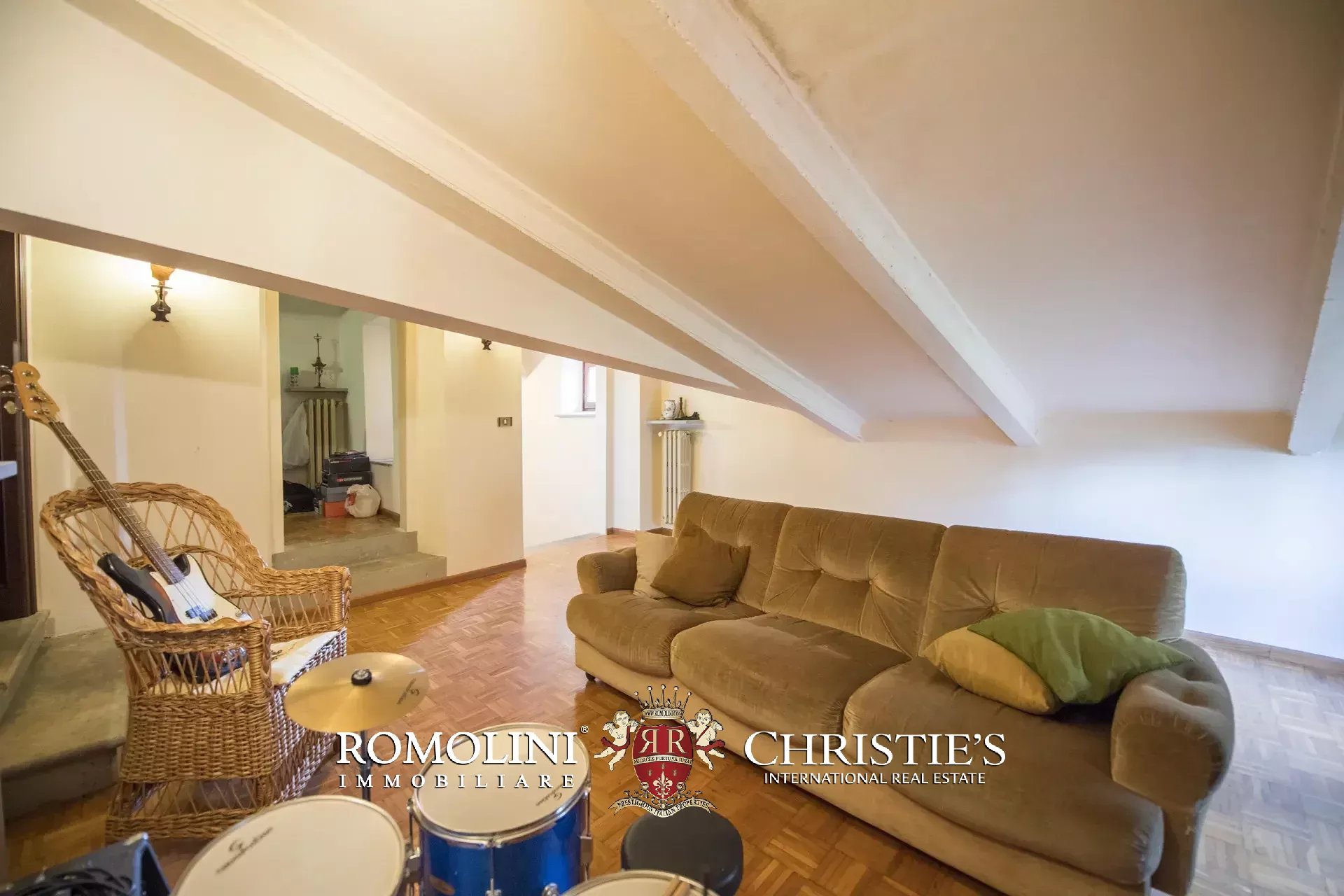 6 Bedroom Villa/Townhouse's Image 45