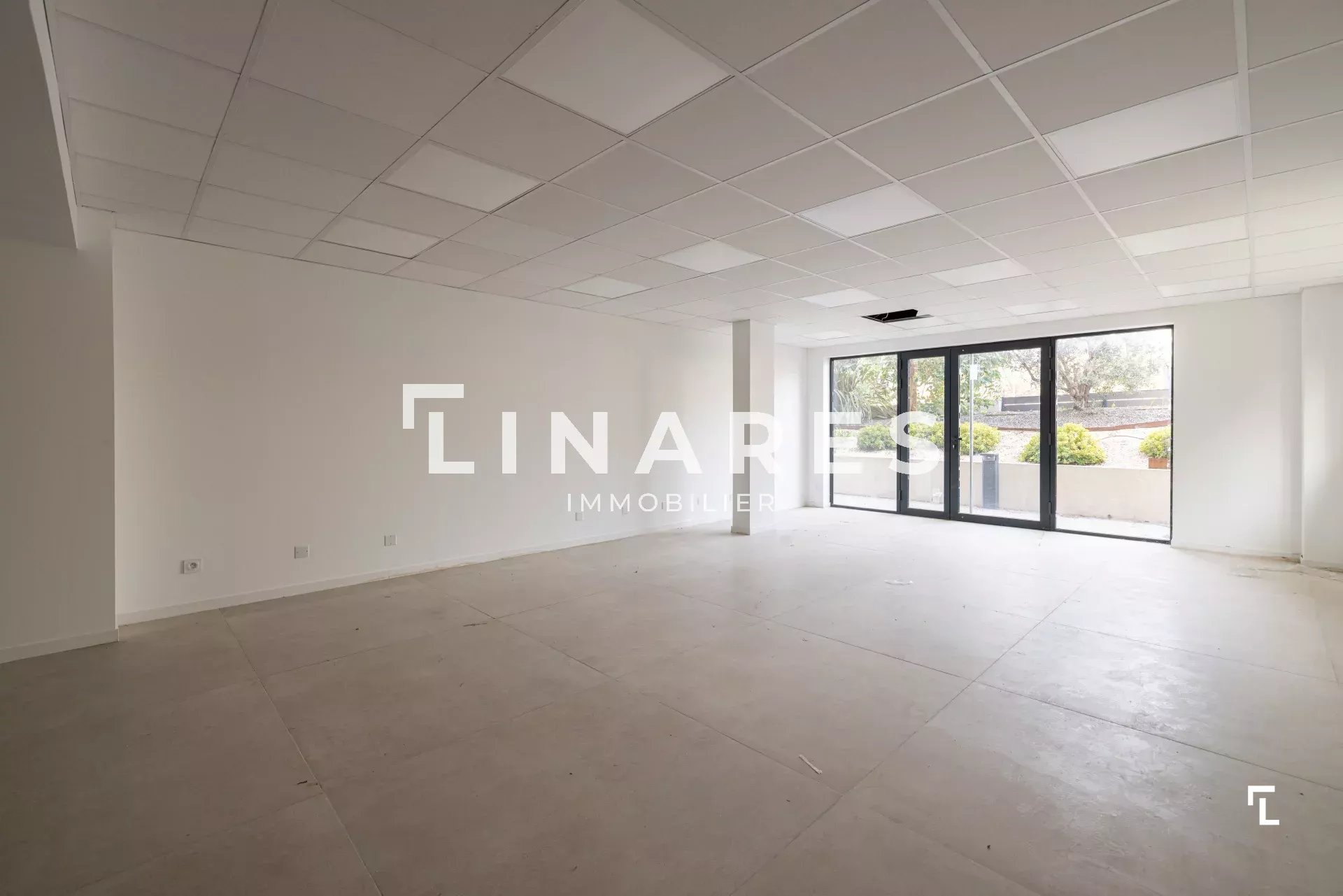 L'AZUR - Local commercial de 63m2 - 83270 SAINT CYR SUR MER