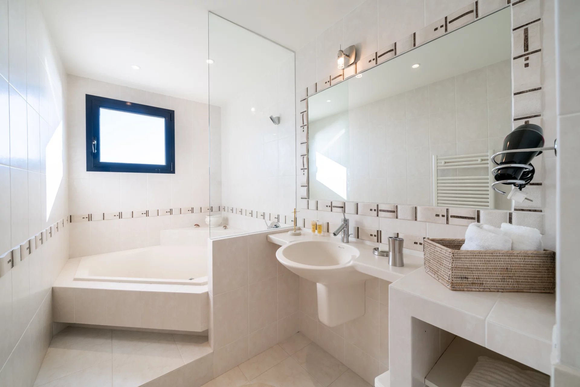 Exceptional Contemporary Villa with Panoramic Sea Views