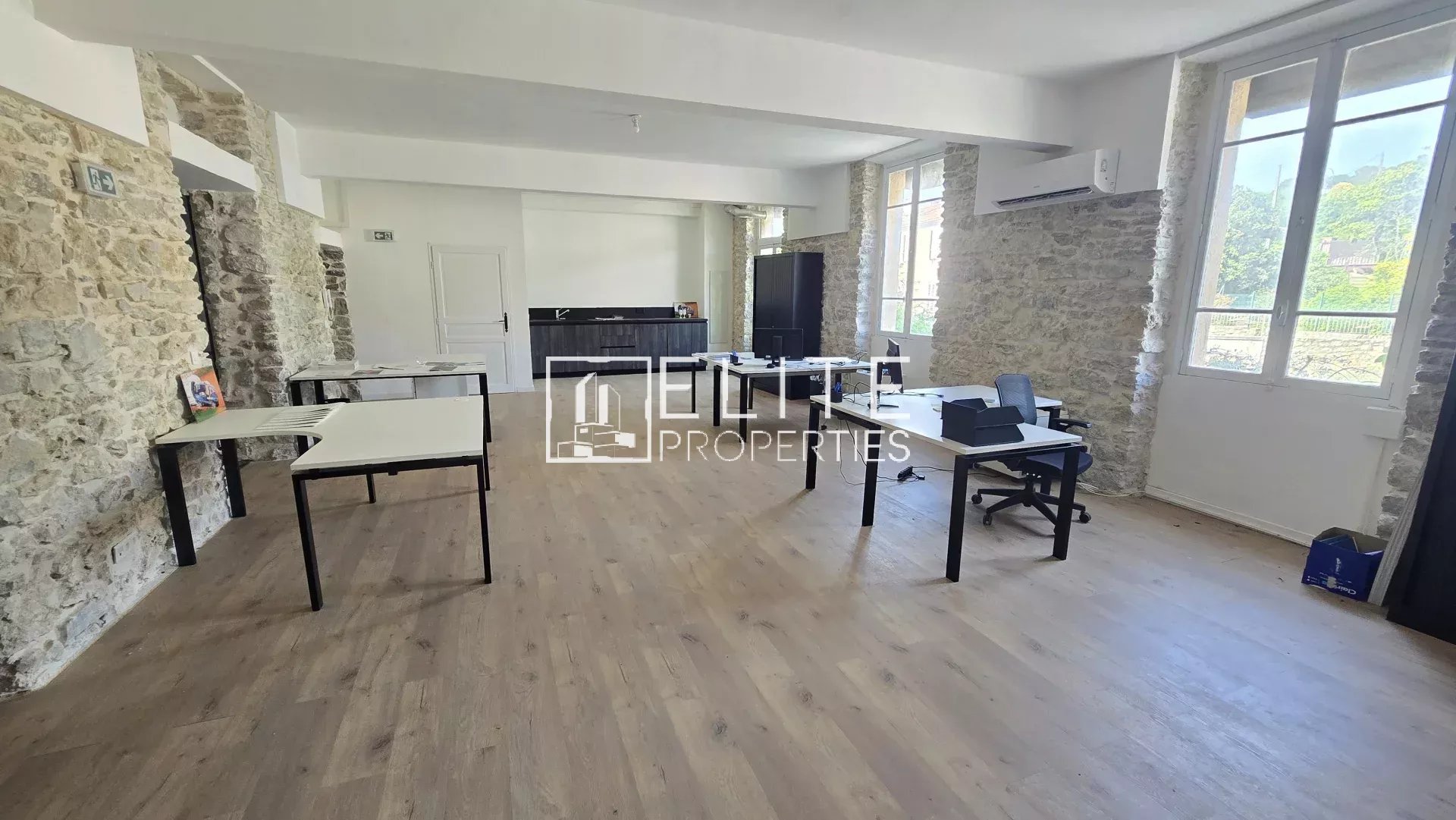 LOCAL COMMERCIAL 3 PIÈCES 119m² – MOUGINS - Photo 2