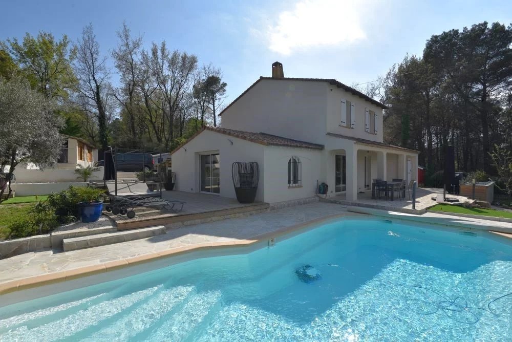 Proche village Villa rénovée de 150 m² avec 4 chambres