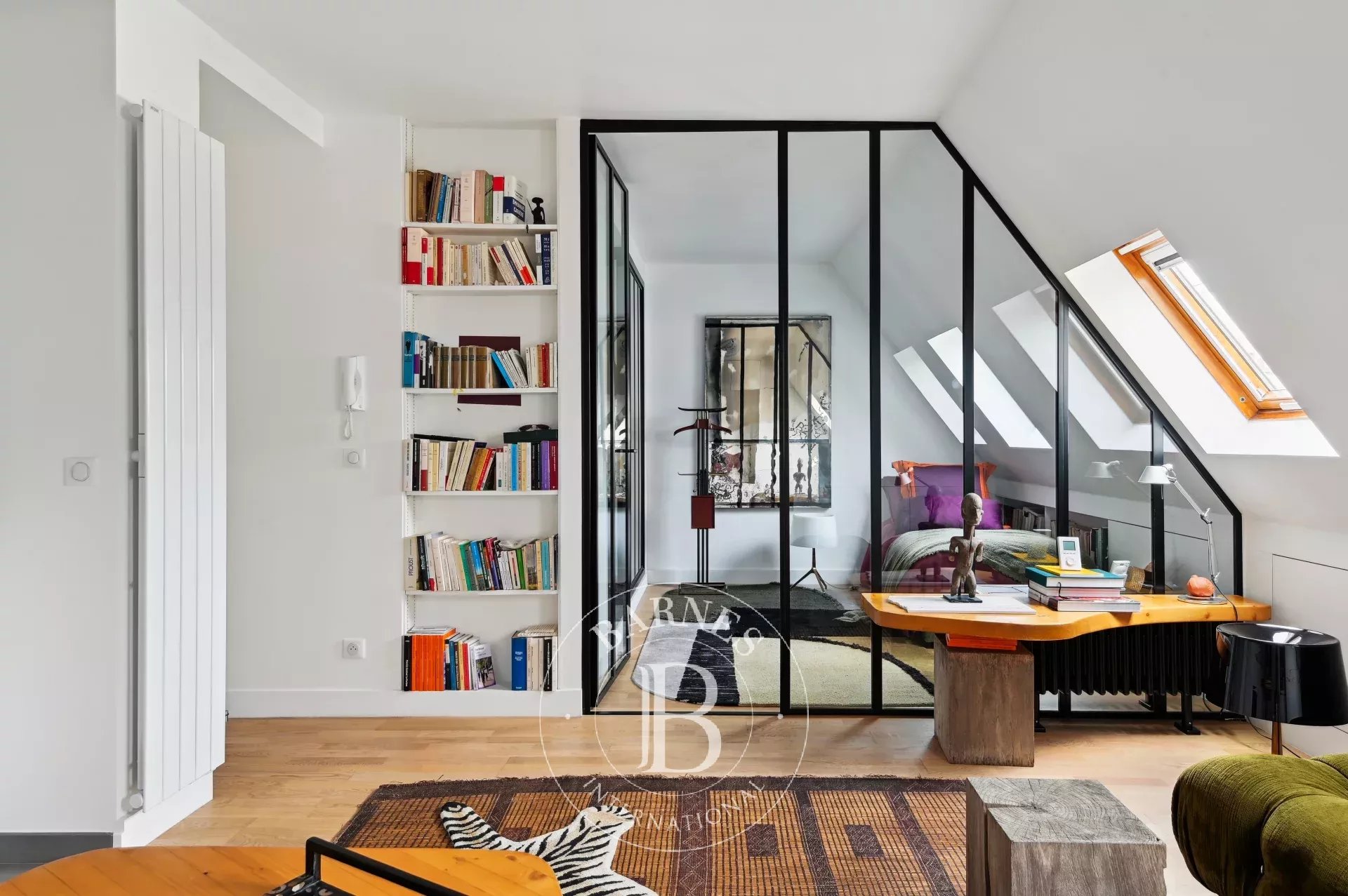 Sole agent - Paris 6 - Saint-Placide - top floor - elevator - luxury renovation