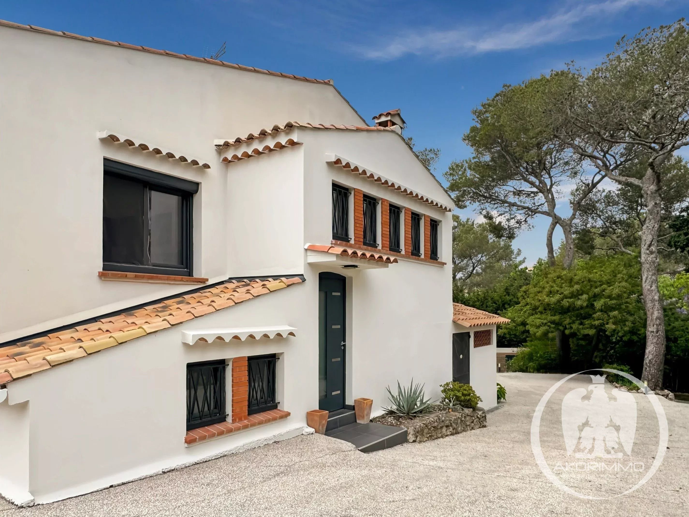 <span class='fw-semibold text-nowrap'>Casa</span>  - <span class='text-nowrap'>6 piezas</span>  - <span class='text-nowrap'>152.0 m²</span> - <span class='text-nowrap'> <span c