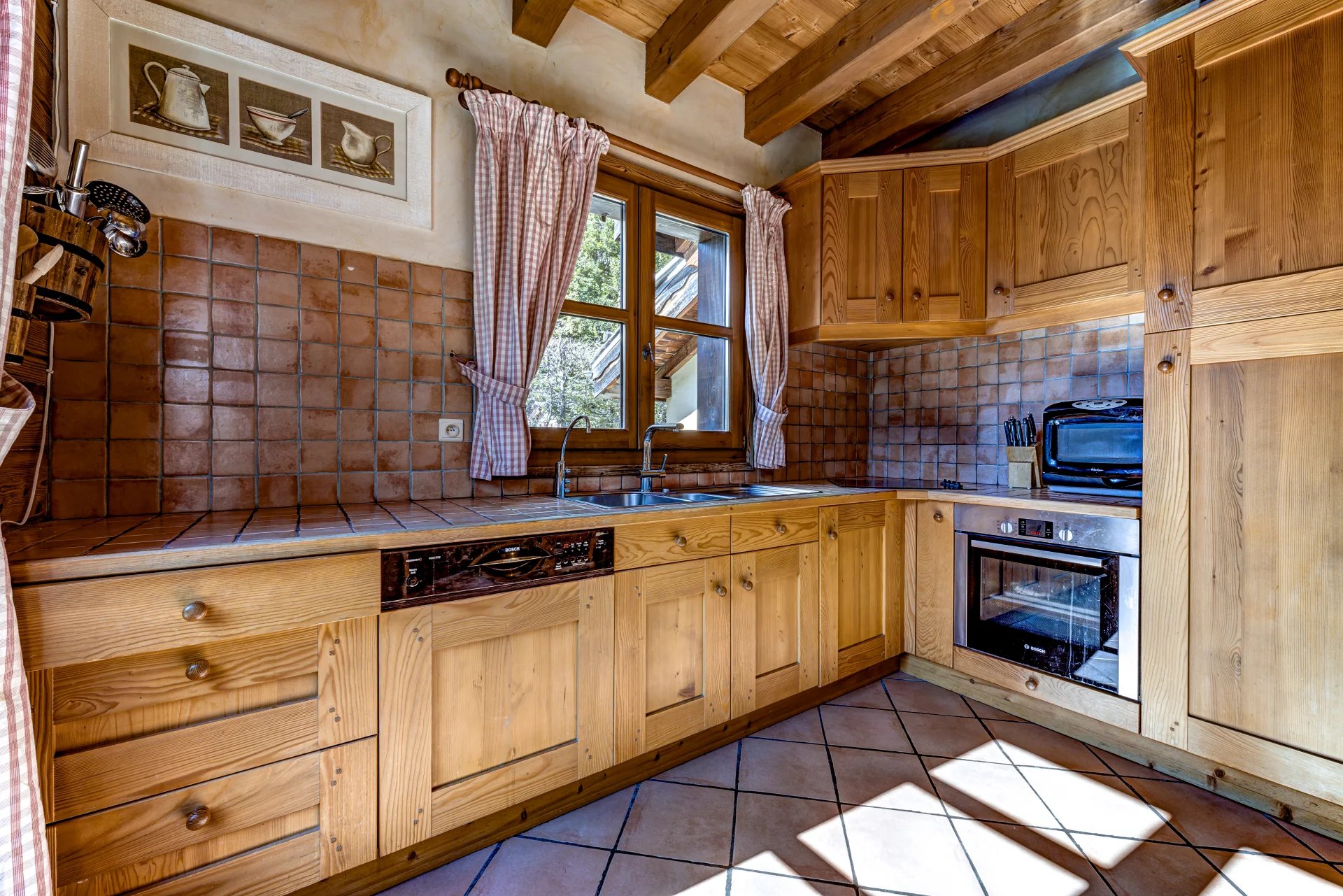 Photo of CHAMONIX - Classic alpine chalet with 6 bedrooms in Les Tines