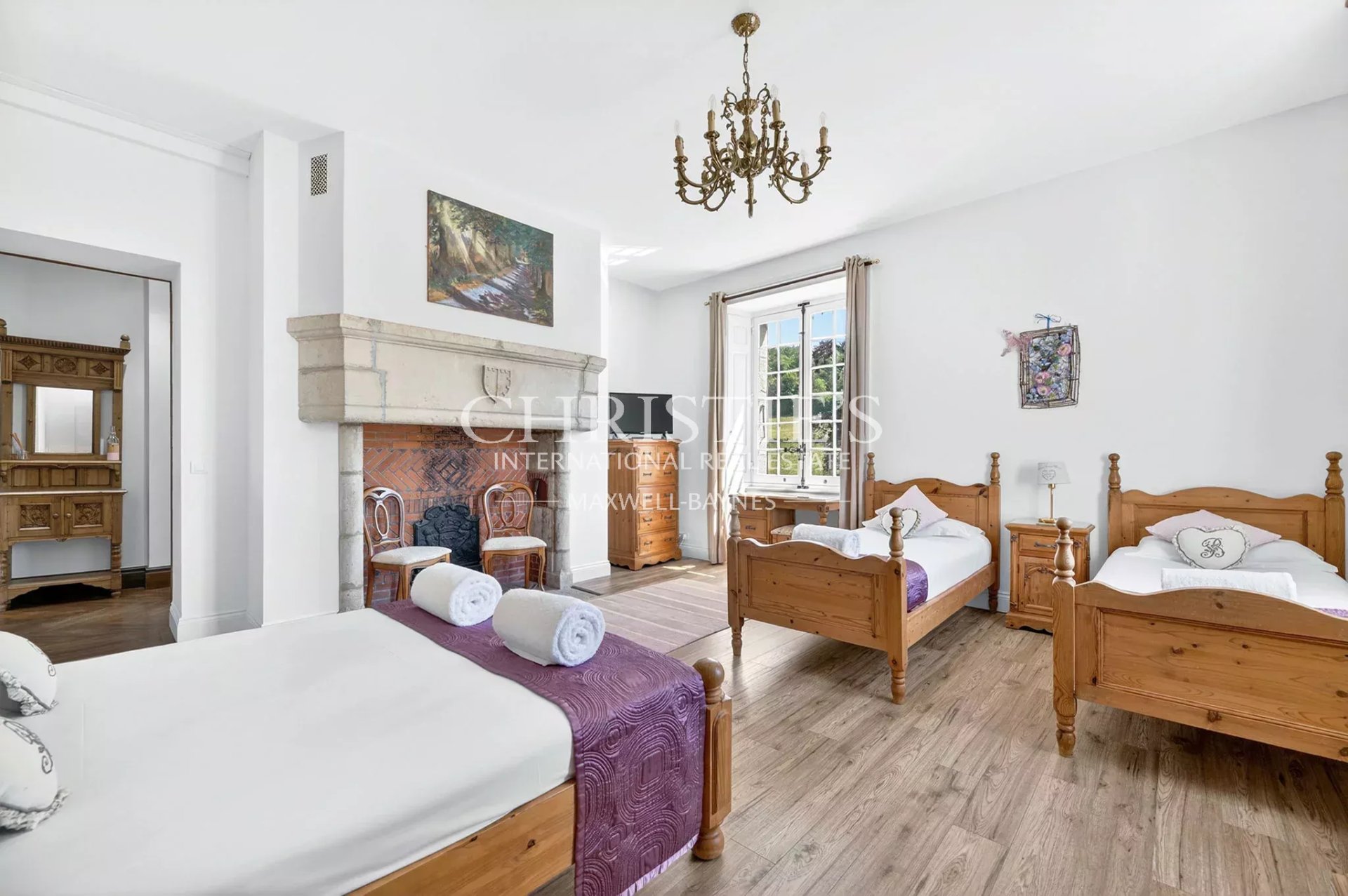 38 Bedroom Chateau's Image 69