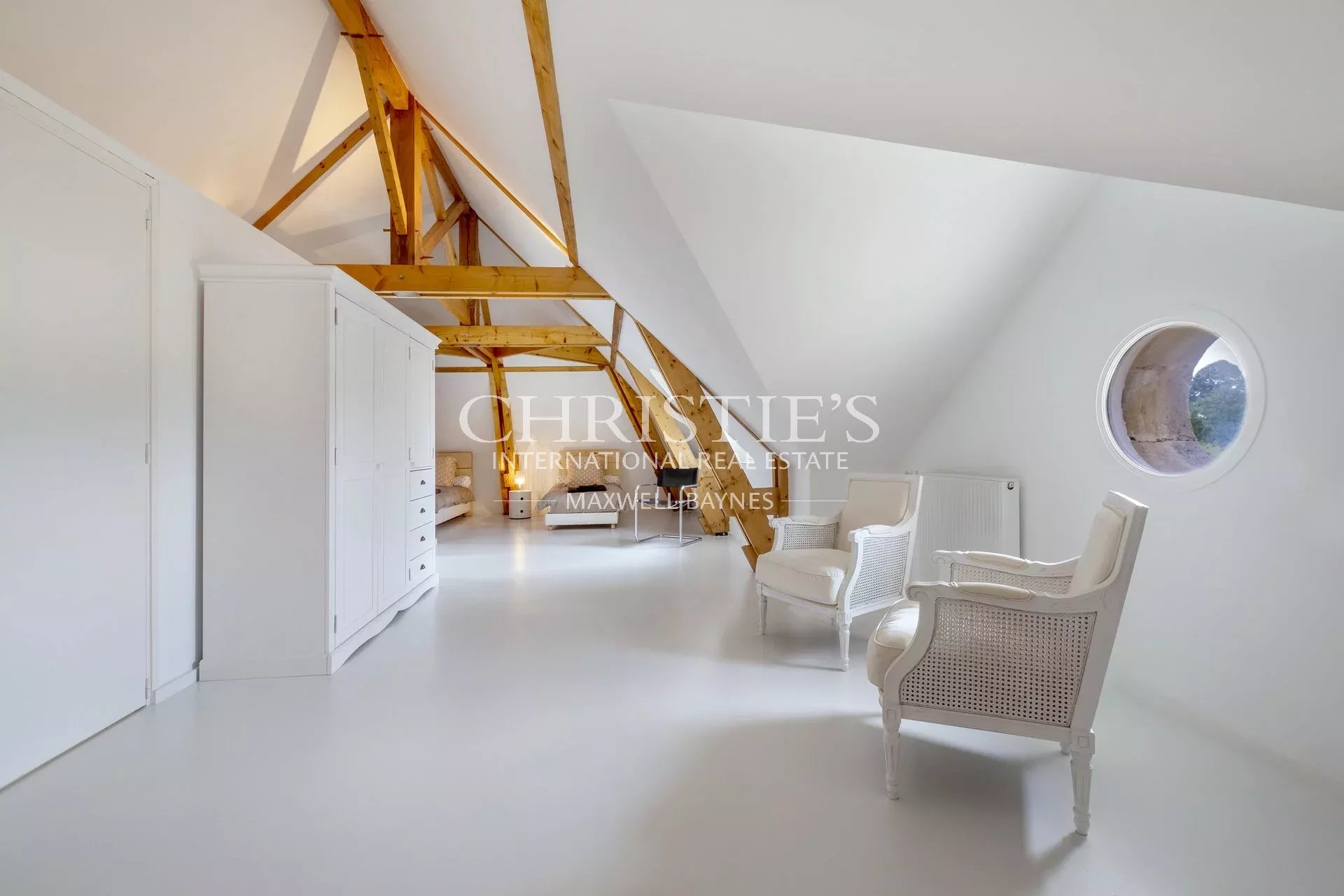 6 Bedroom Villa/Townhouse's Image 24