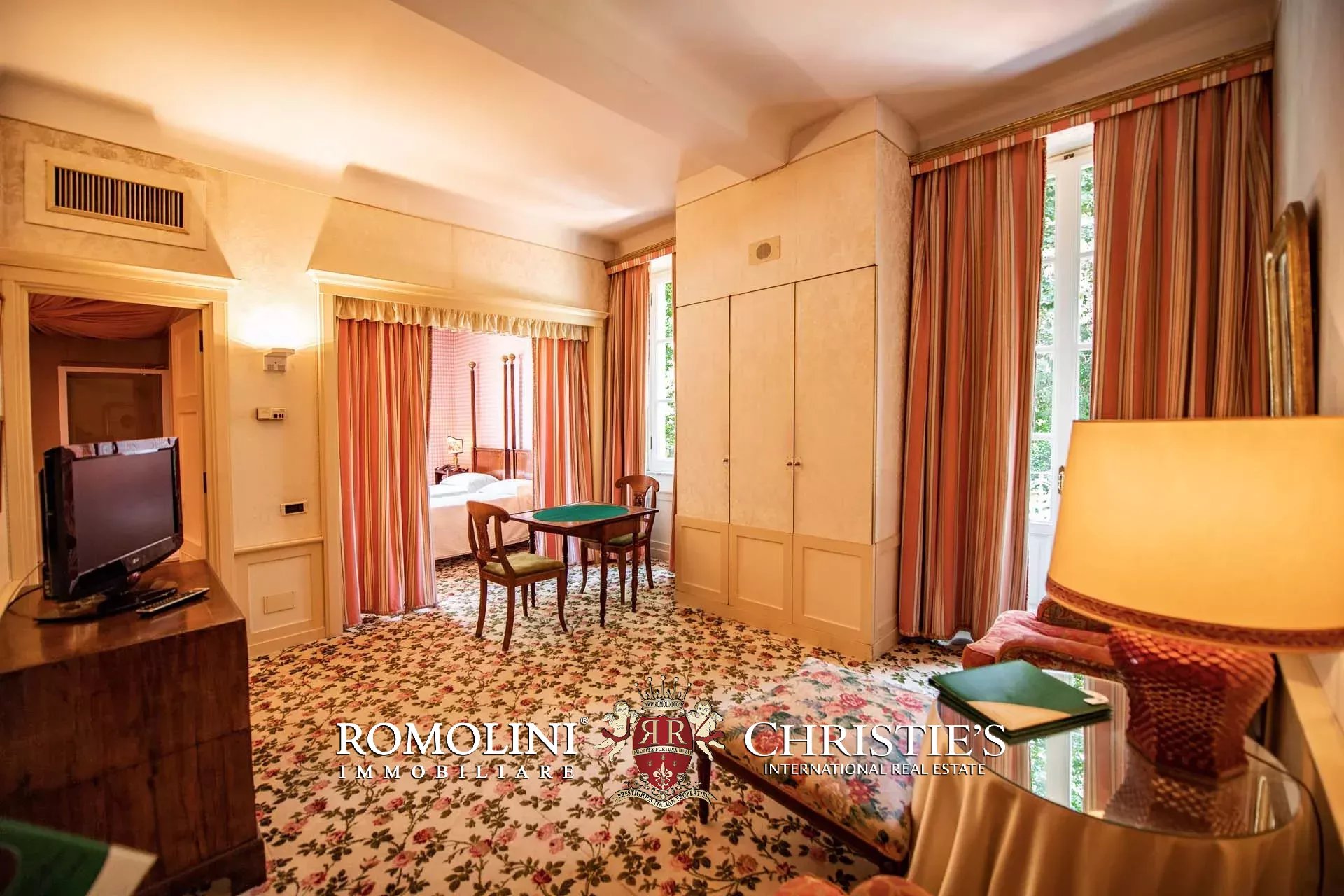 10 Bedroom Villa/Townhouse's Image 25