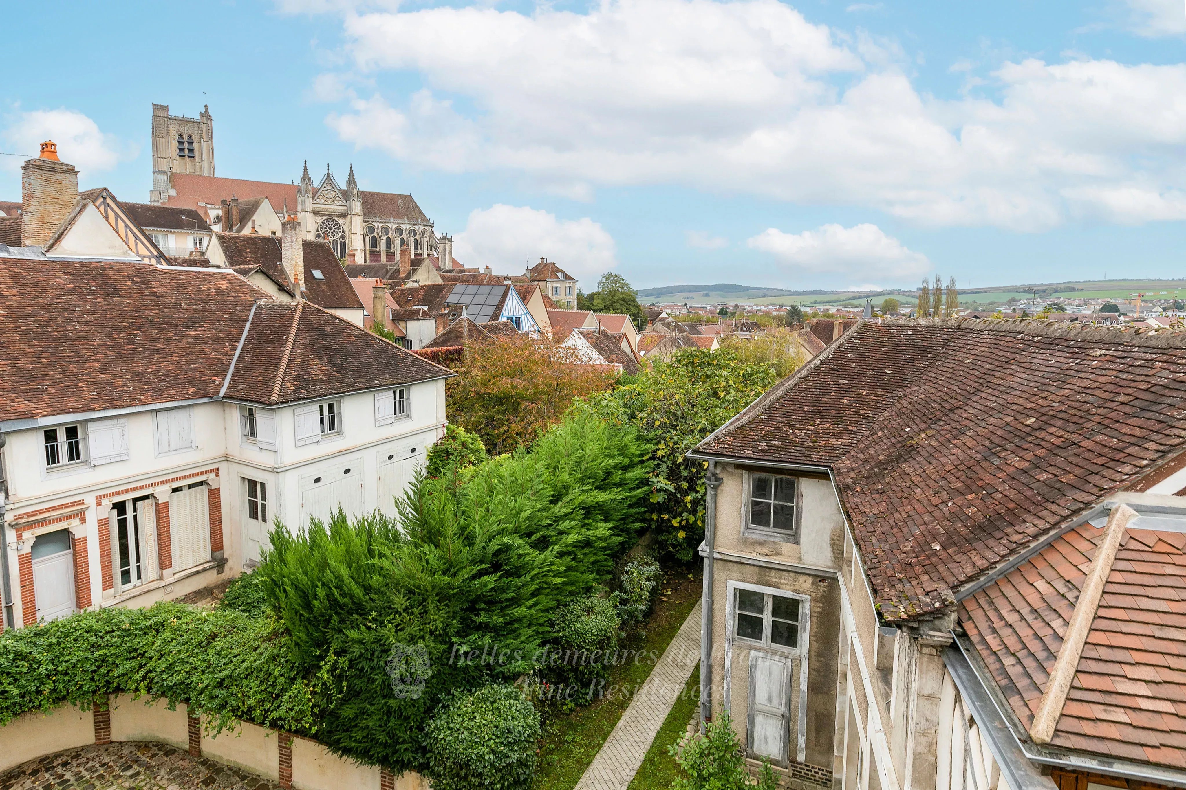 Très bel Hotel Particulier dans le coeur historique d'Auxerre.