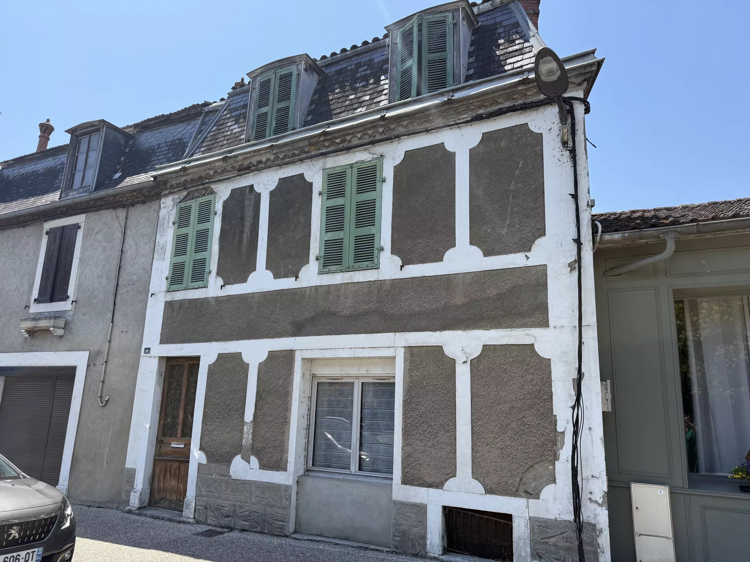 Maison à rénover, avec jardin, au centre ville de Sauveterre de Béarn