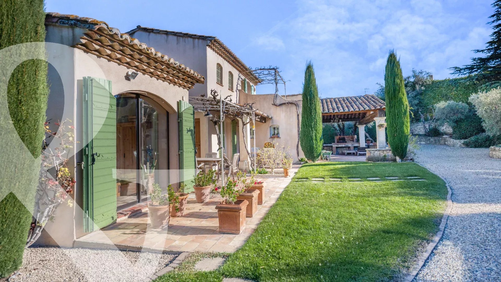 MAISON TYPIQUEMENT PROVENCALE