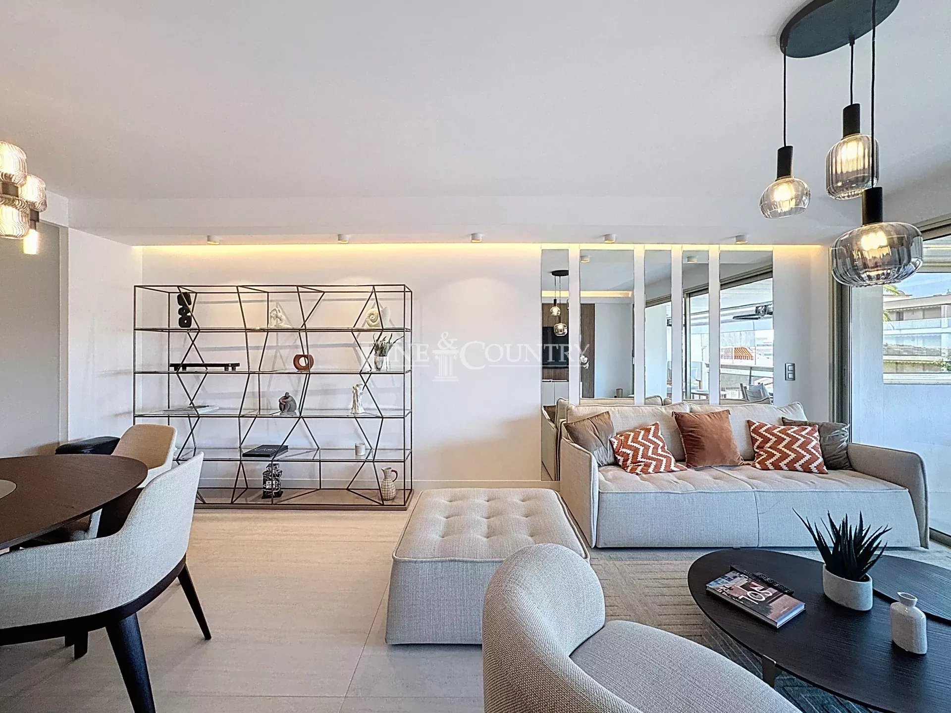 Photo of 3 BEDROOM APPARTEMENT  CANNES PALM BEACH