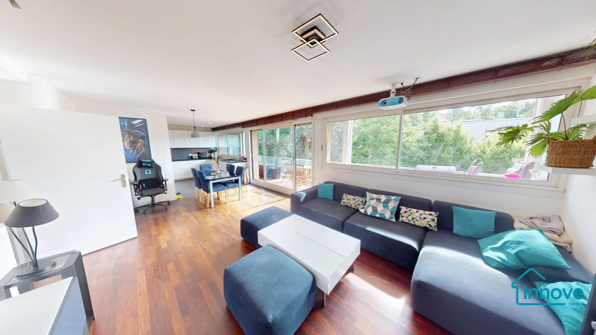 Appartement 4 pièces traversant avec grand balcon  Dernier ?