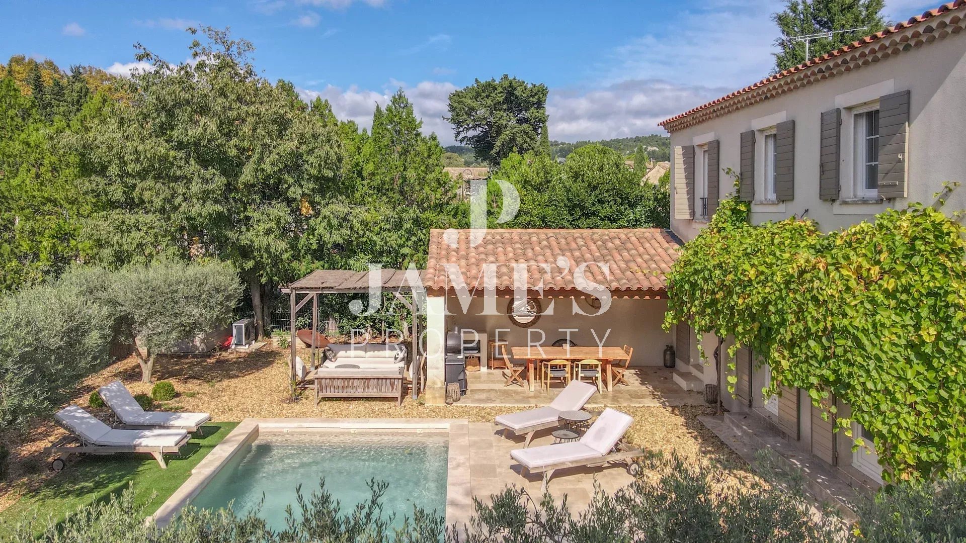 Renovated house near the center - Paradou