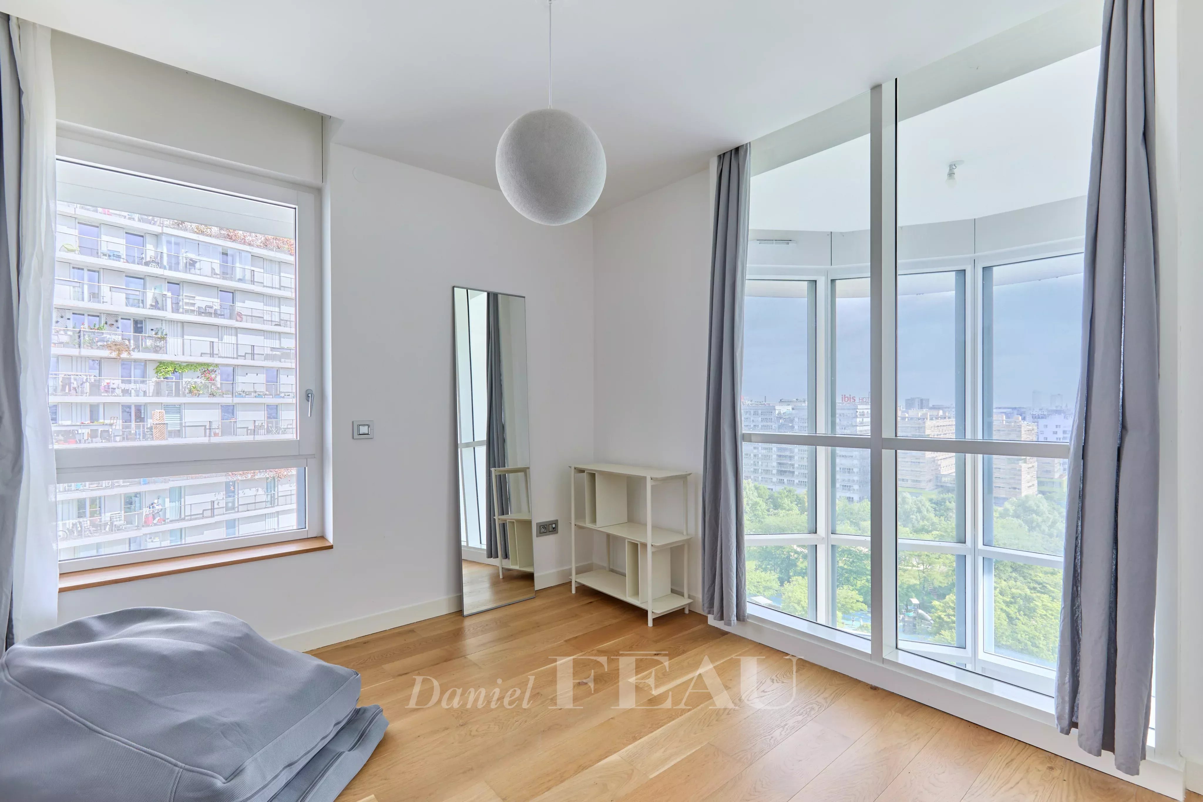 Sale Apartment Paris 17th