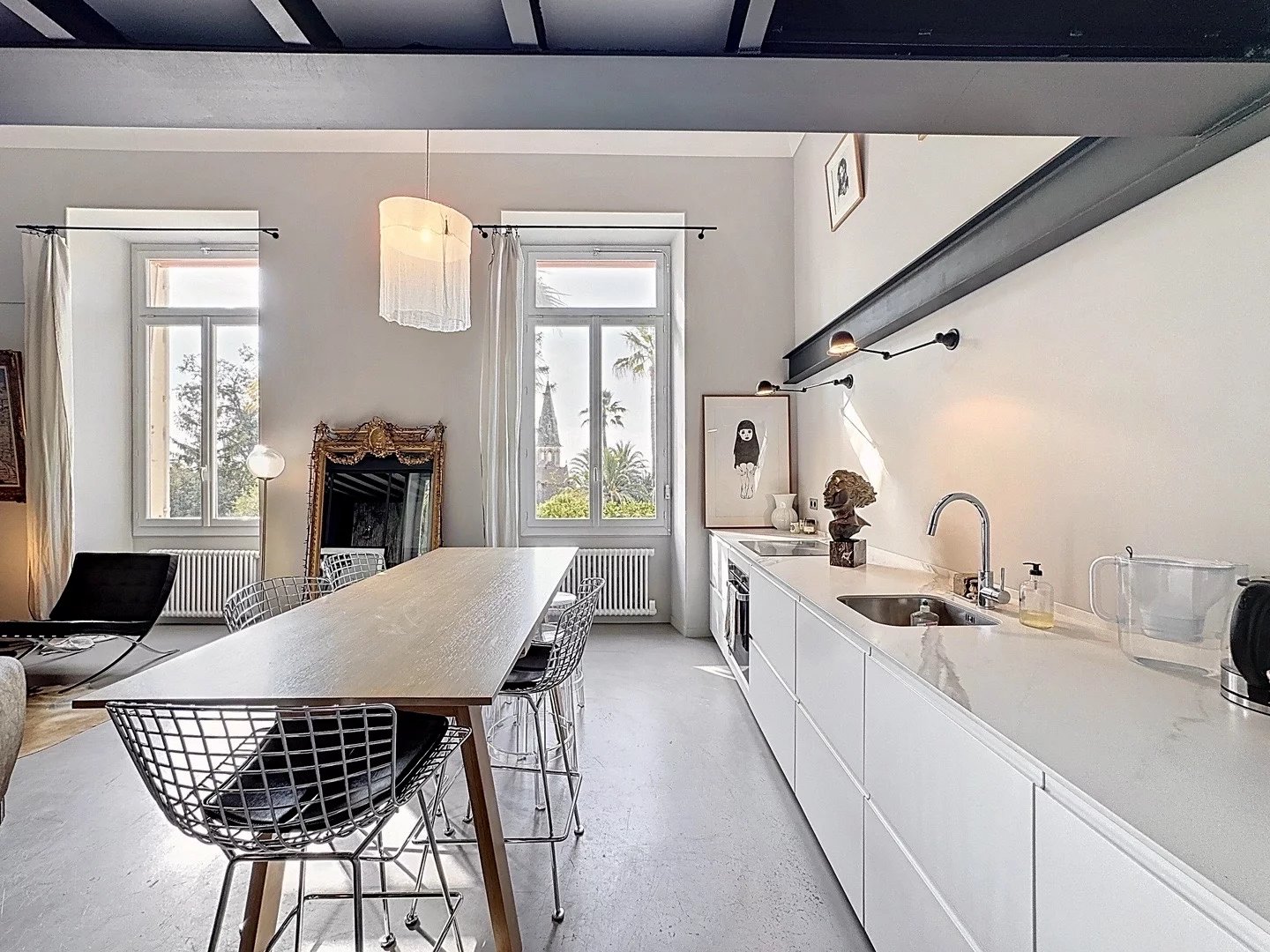 Elegant 3-Bedroom Apartment with Sea View in Cannes