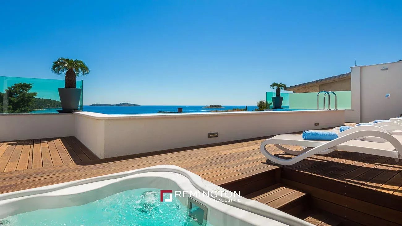 5 Bedroom Villa/Townhouse's Image 7