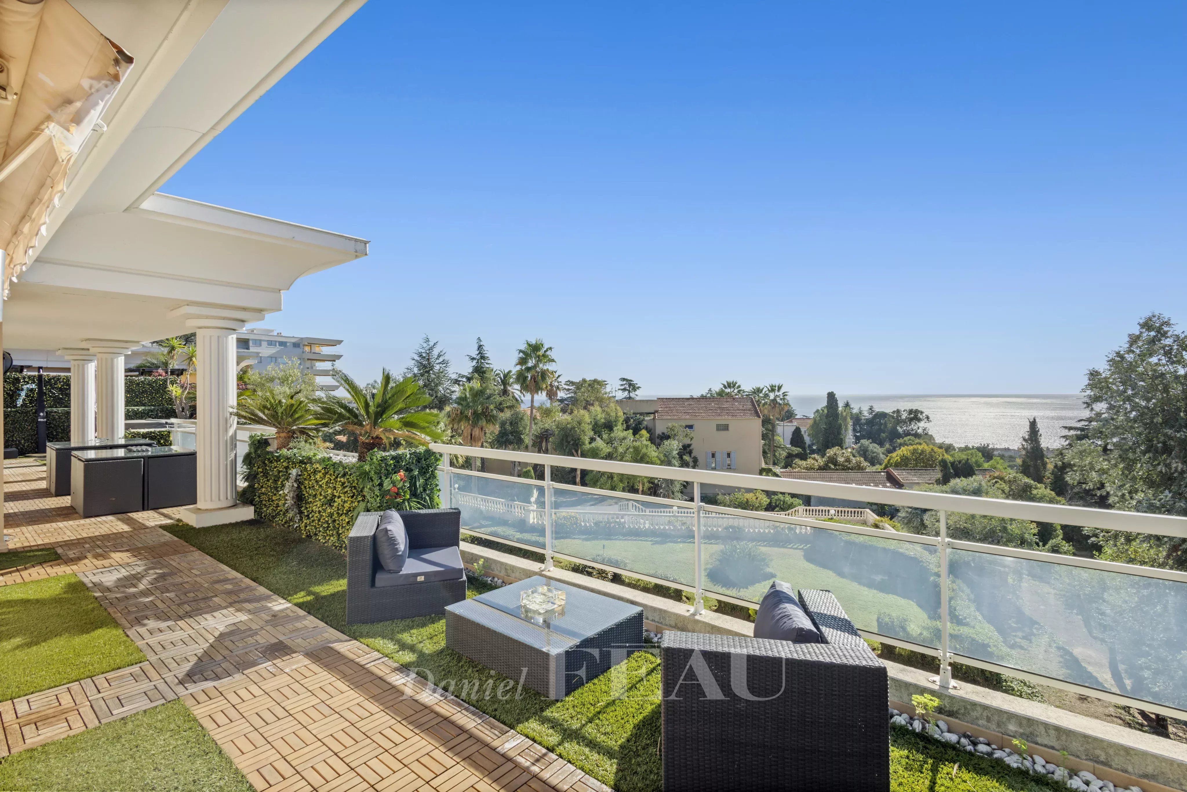 Cannes - Appartement avec vue mer dans résidence de standing