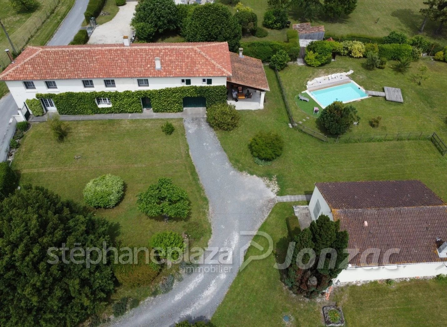 Maison Charentaise avec piscine à 20min de Cognac