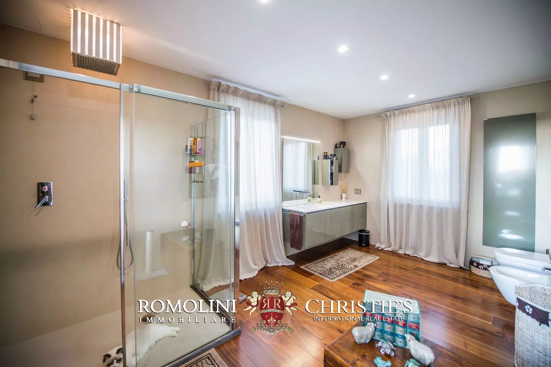 6 Bedroom Villa/Townhouse's Image 54