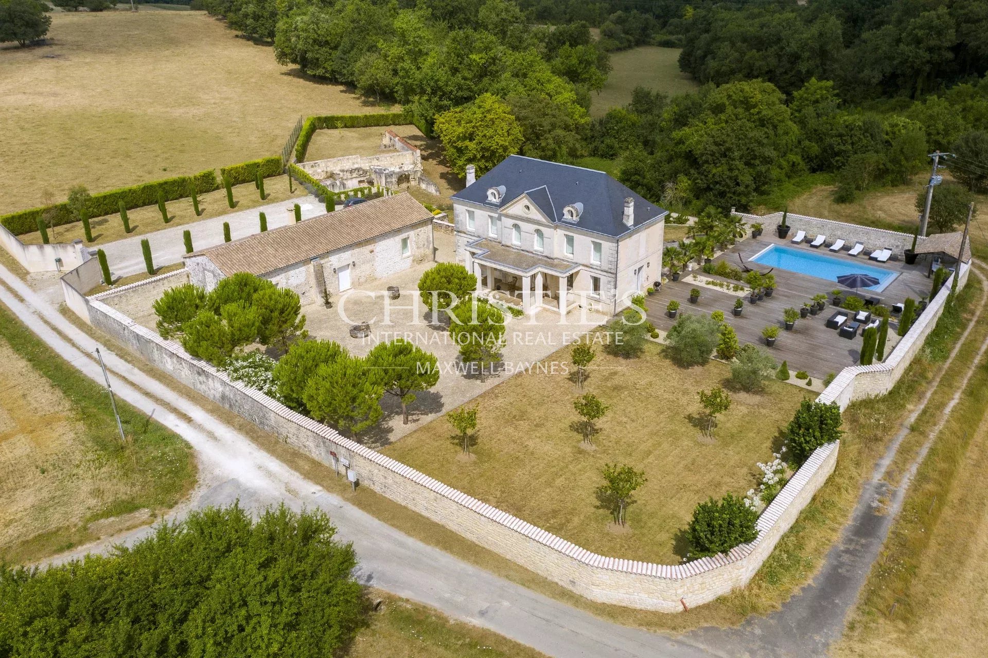 6 Bedroom Villa/Townhouse's Image 38