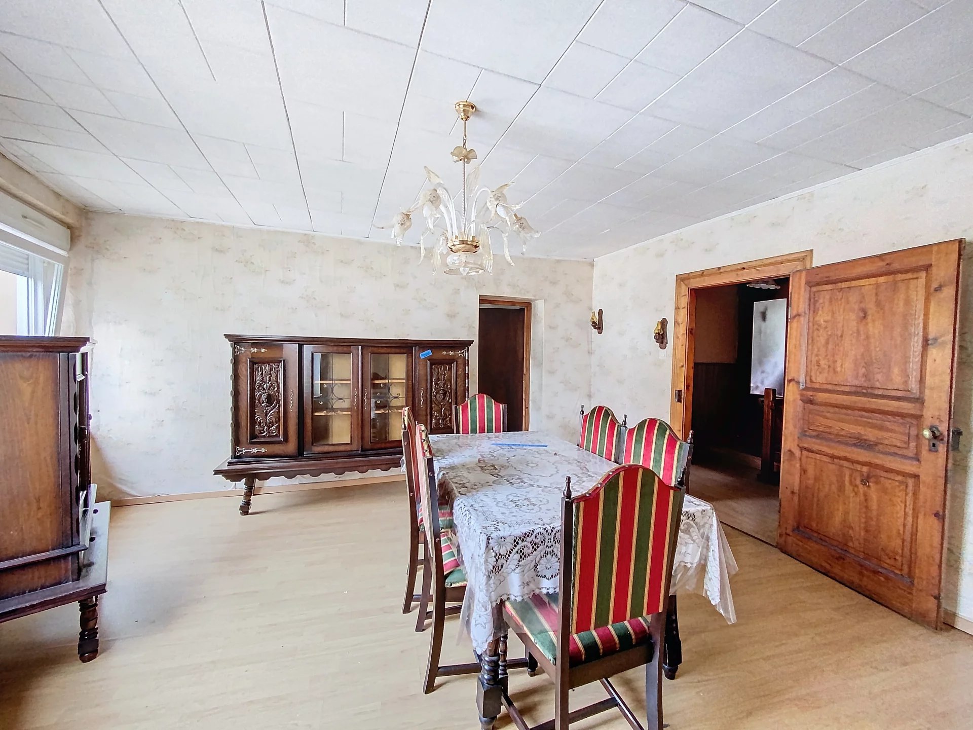 Charmante maison de ville à rénover avec terrasse