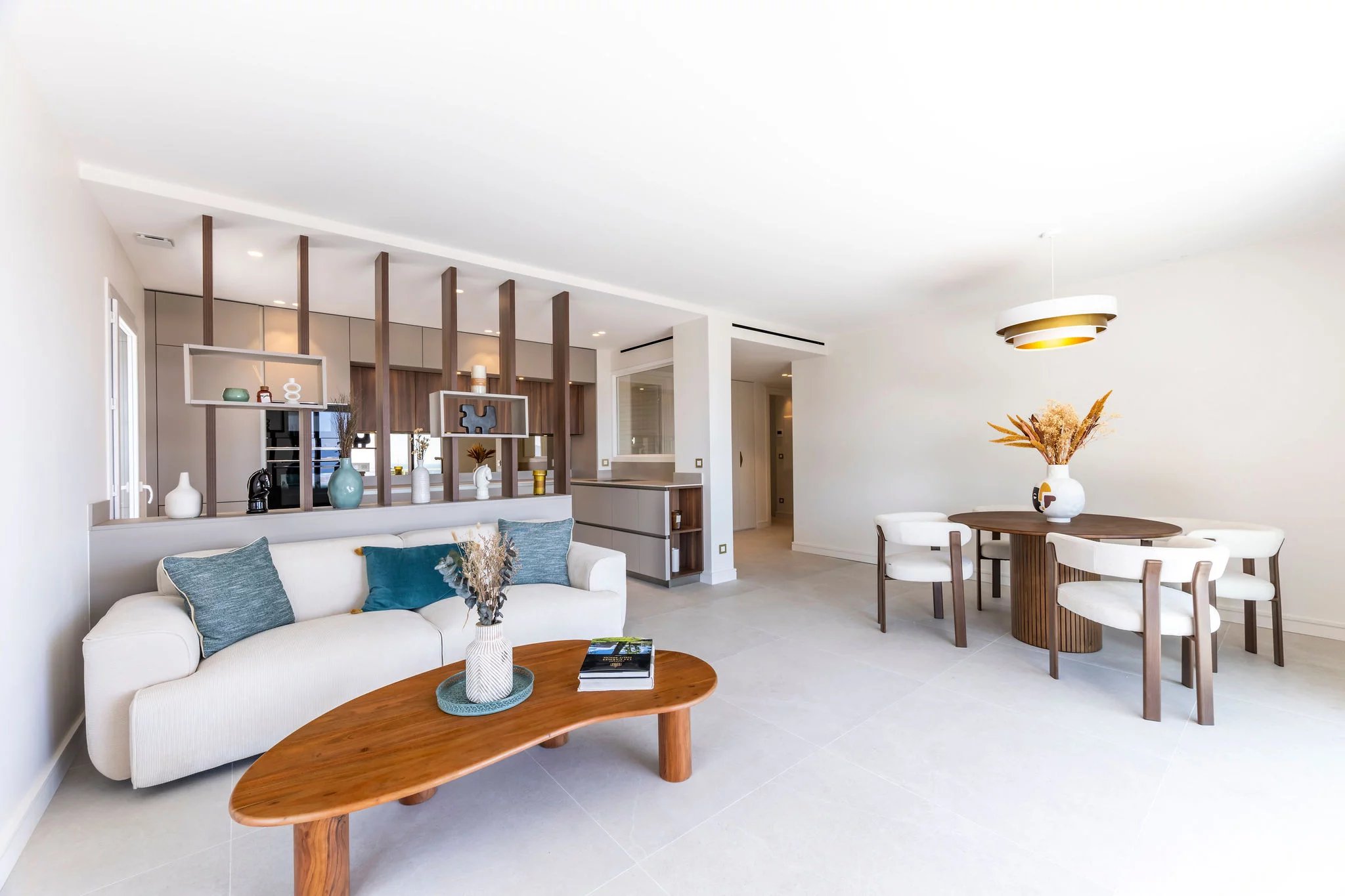  Image of Apartment - 2 Bedrooms for Sale in Alpes-Maritimes-Cannes-France, Image 11